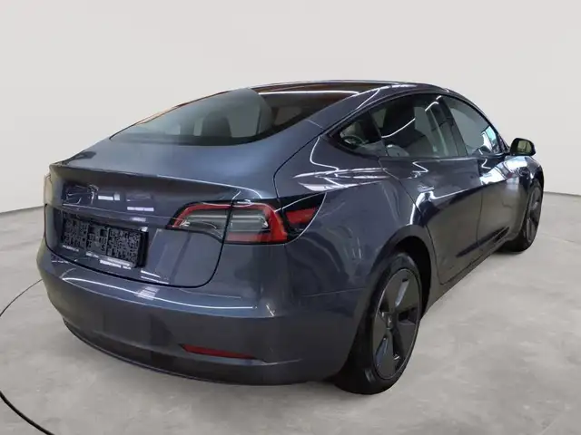 Tesla Model 3 view 4
