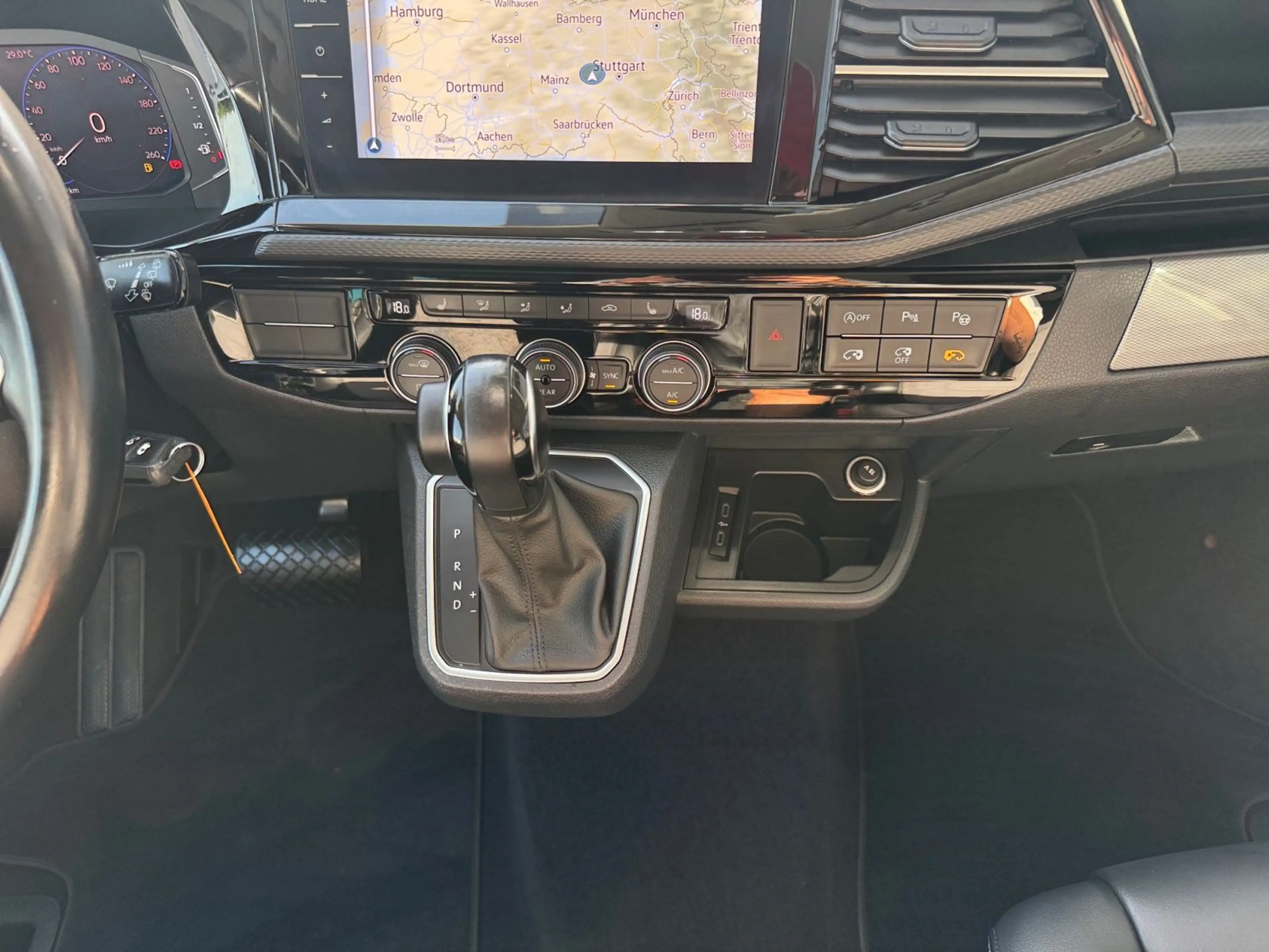 Volkswagen T6.1 Multivan Generation Six 2.0TDI AHK KAM ACC — photo 11