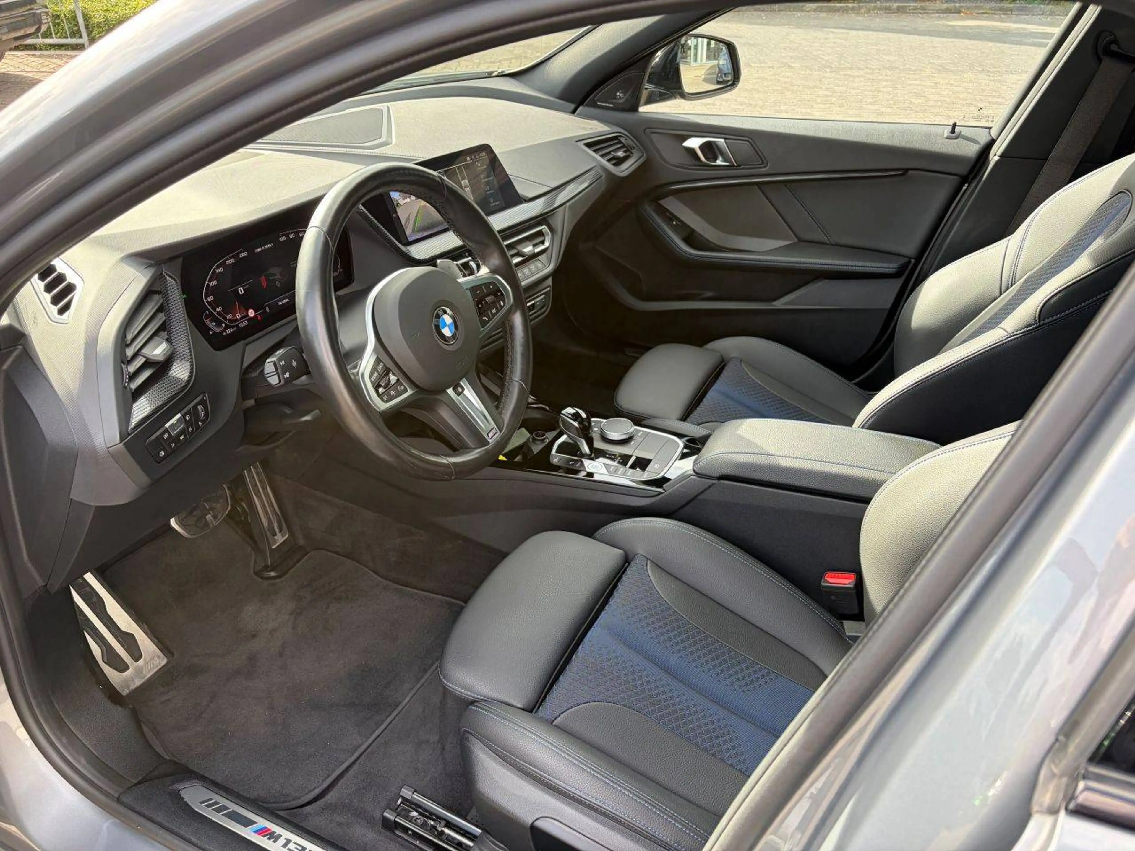 BMW 135 M135 i xDrive Edition Colorvision / Glasdach / Head-Up Display — photo 6