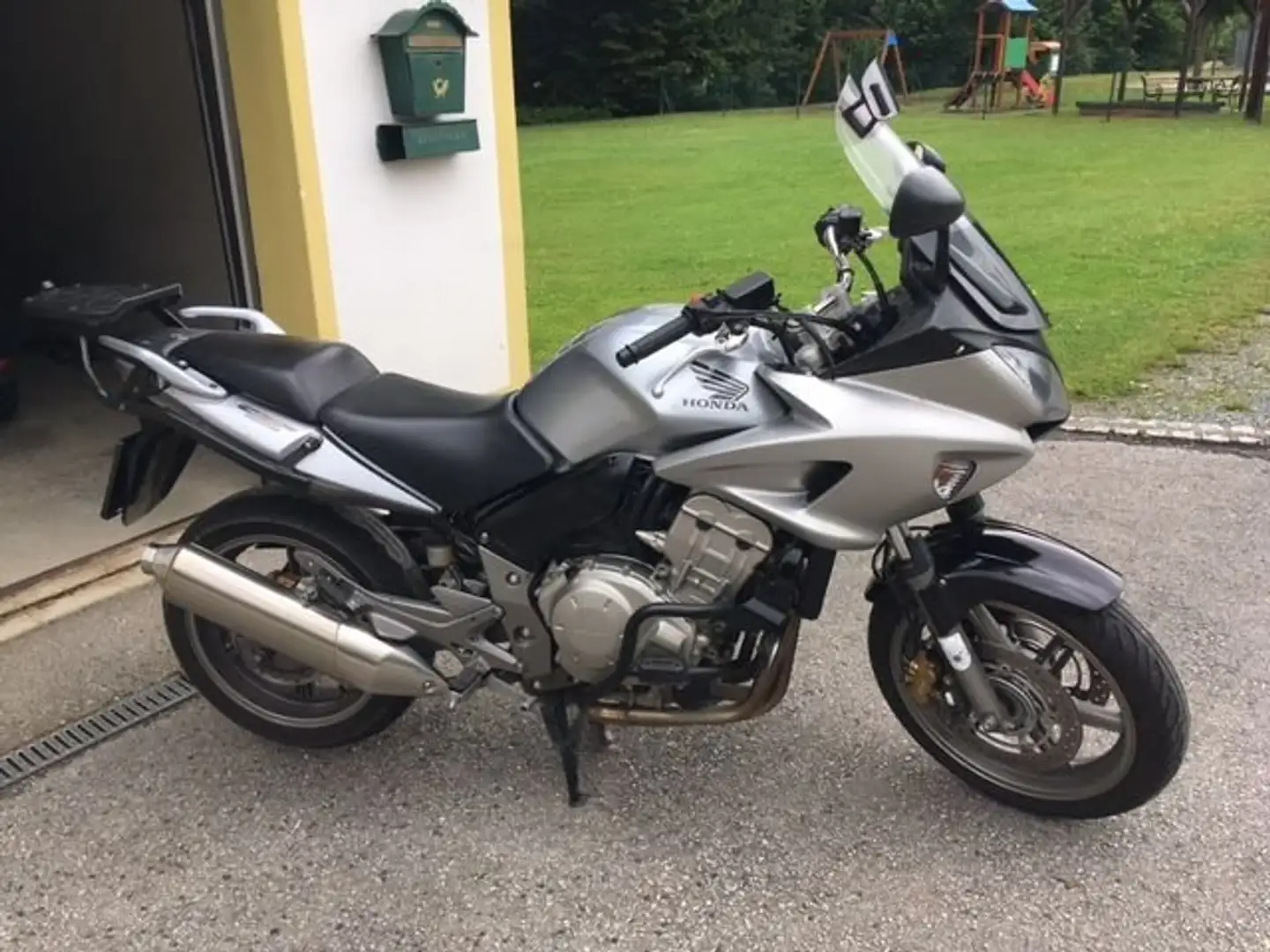Honda CBF 1000 Srebrny - 1