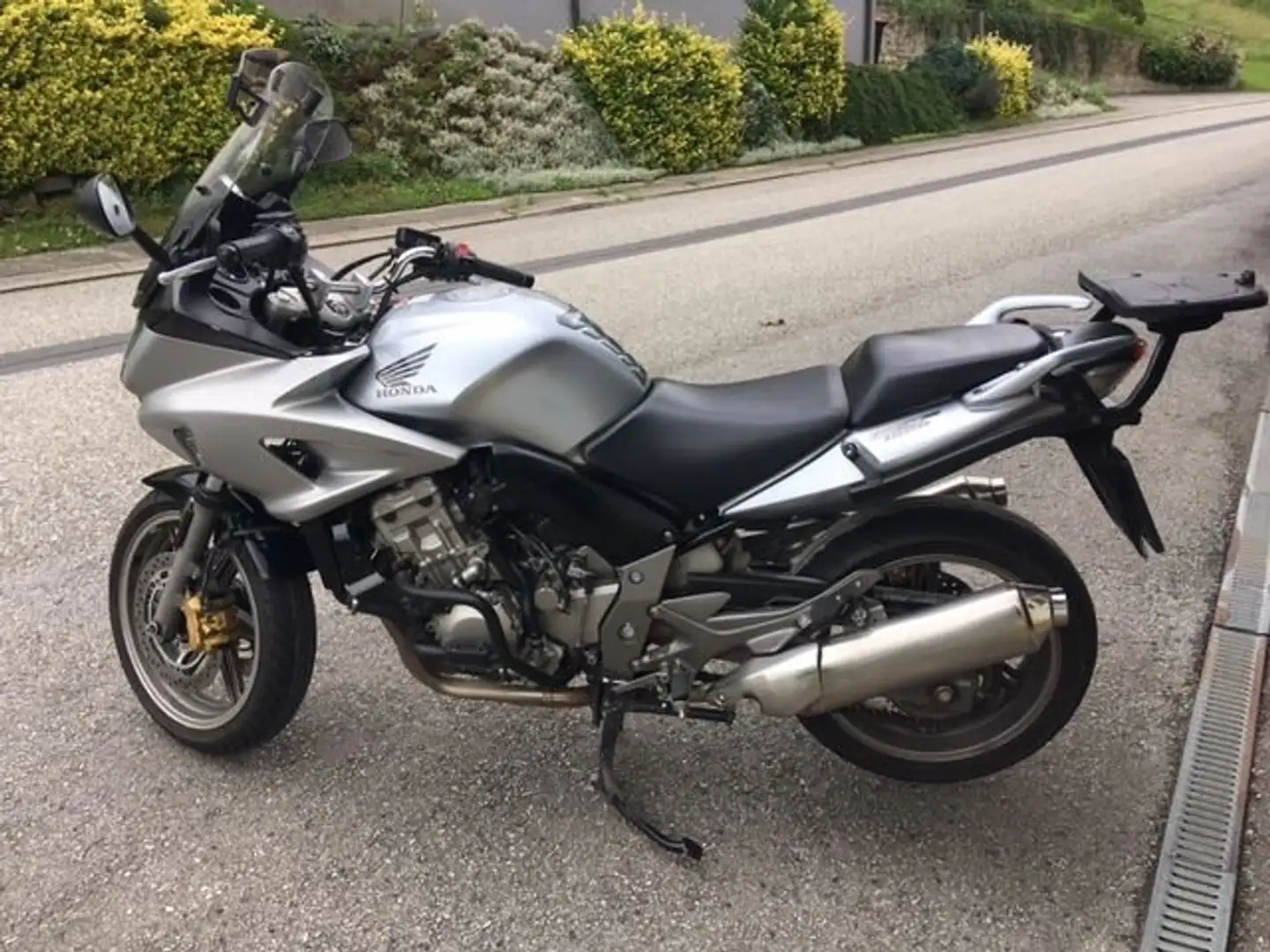 Honda CBF 1000 Srebrny - 2