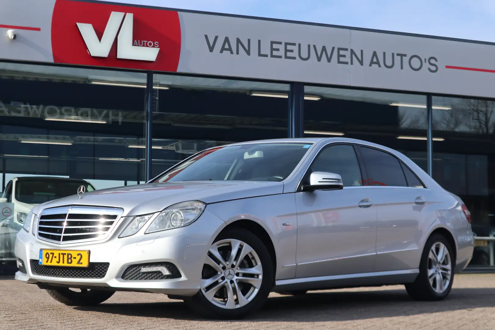 Mercedes-Benz E 250 CGI Avantgarde | Automaat | Cruise | Navi Grijs - 1