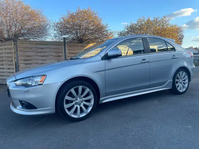 Mitsubishi Lancer Instyle* Automatik* Leder*Xenon*PDC* 1.Hand*Top***