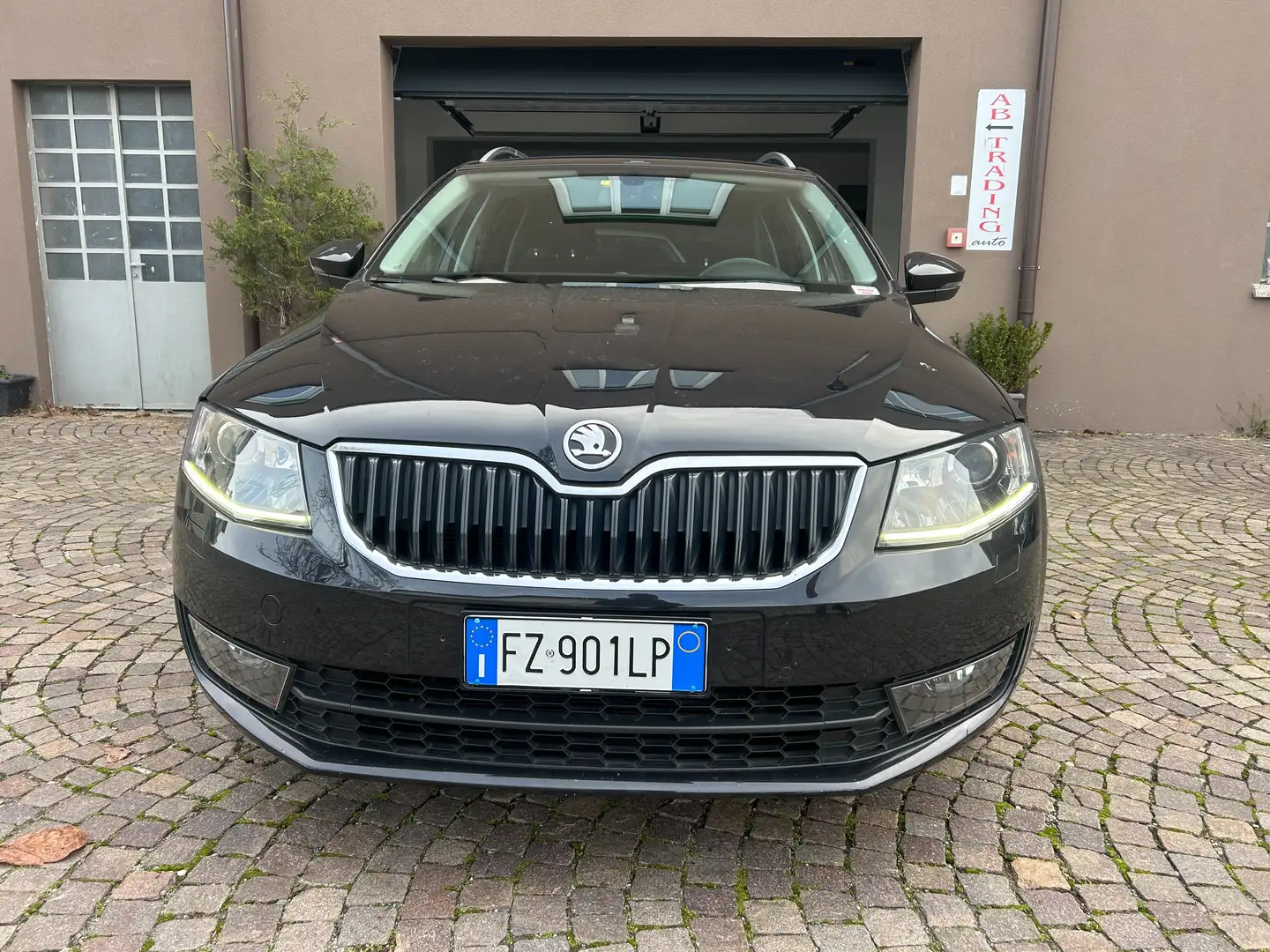 Skoda Octavia Octavia Wagon 2016  1.4 dsg Elegance auto Grigio - 1