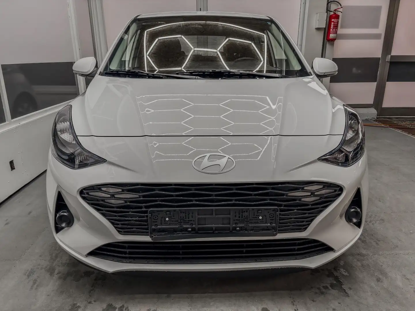 Hyundai i10 STYLE AUT NAVI SHZ RFK TEMPOMAT 1.2 57,9kW/79PS... Weiß - 2