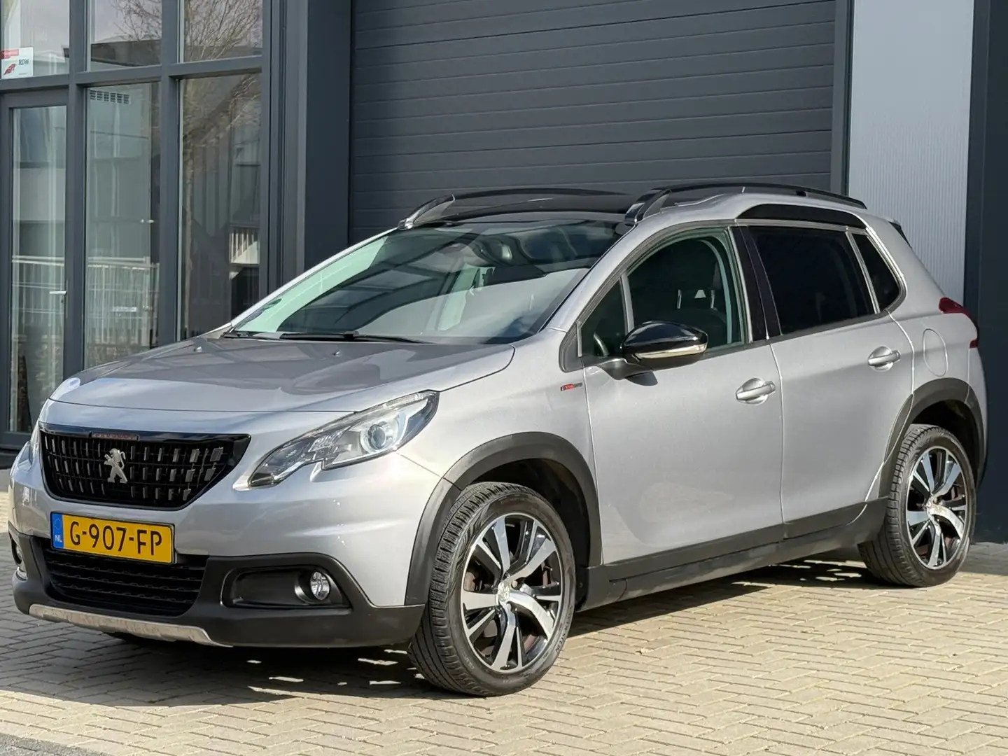 Peugeot 2008 1.2 PureTech Allure GT-Line / Automaat / Pano Gris - 2