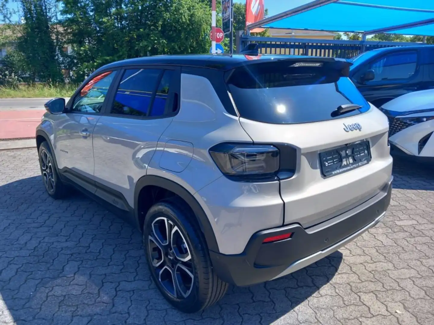 Jeep Avenger 1.2 Turbo 100 CV Summit+Tetto+Infotainment Pack Grigio - 2