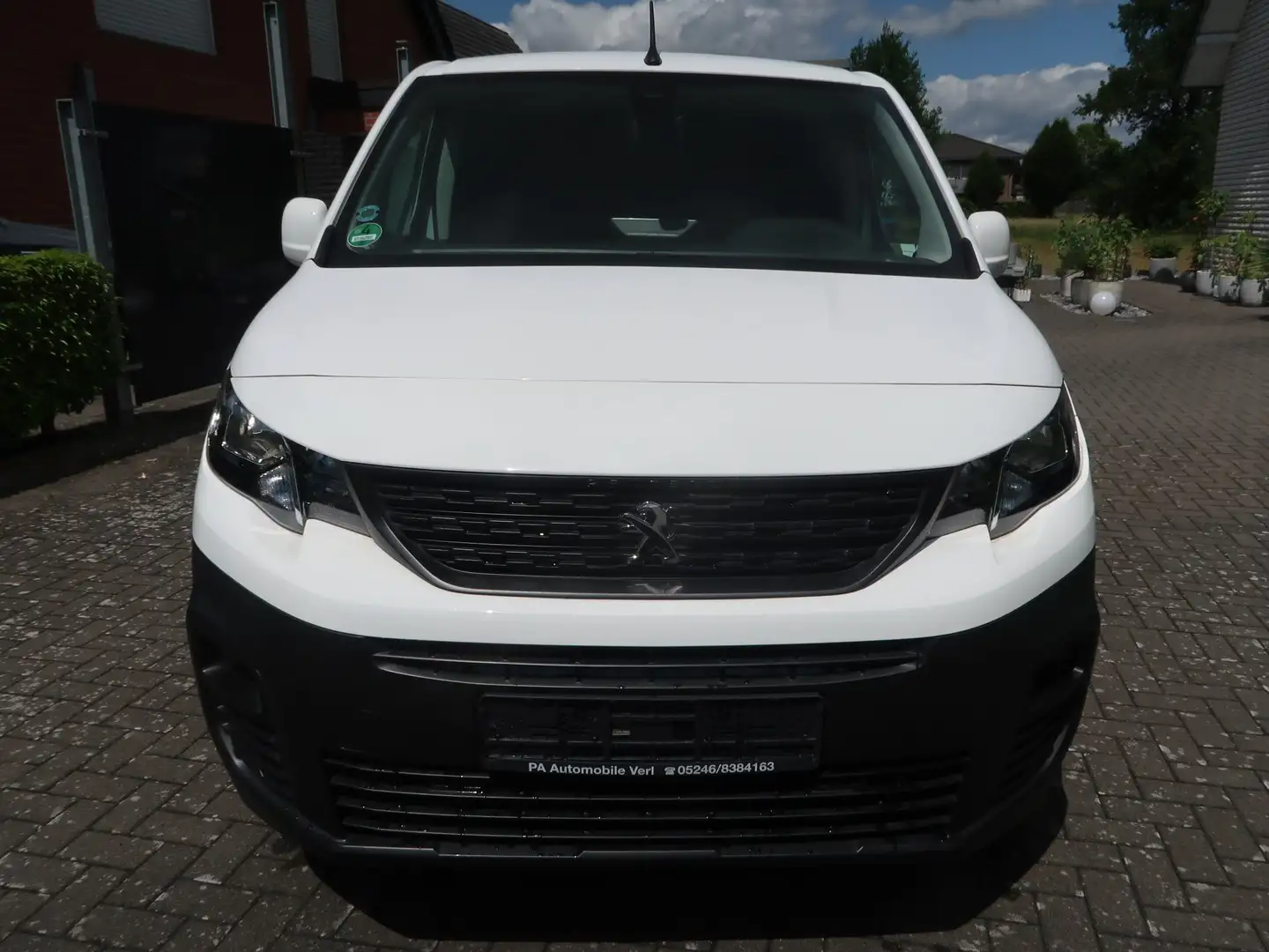 Peugeot Partner L1 Asphalt HDI130Automatik TOP Ausstattung Weiß - 2