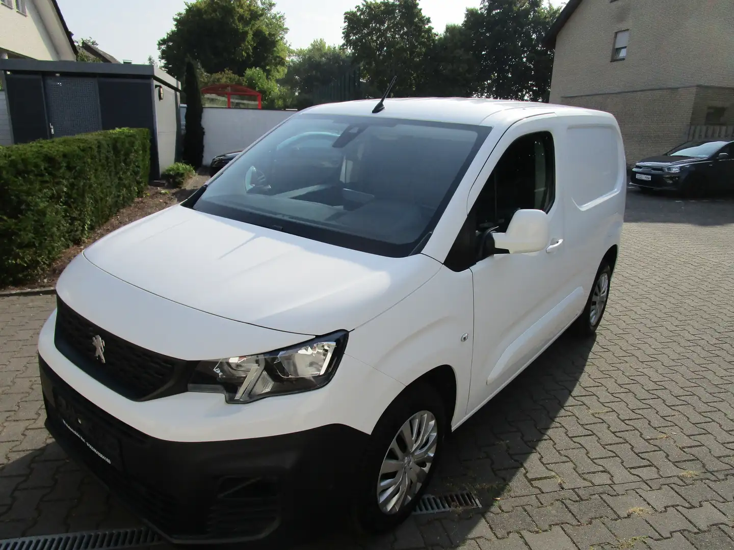 Peugeot Partner L1 Asphalt HDI130Automatik TOP Ausstattung Blanc - 1