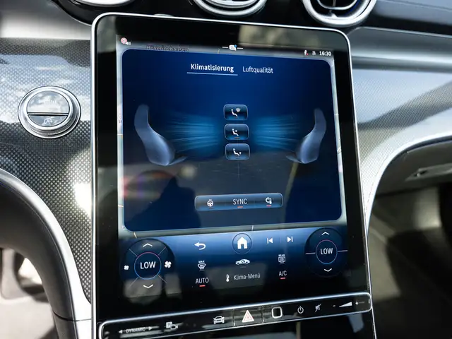 Mercedes-Benz C-Class view 12