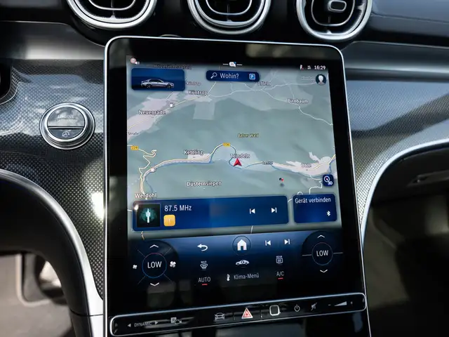 Mercedes-Benz C-Class view 9