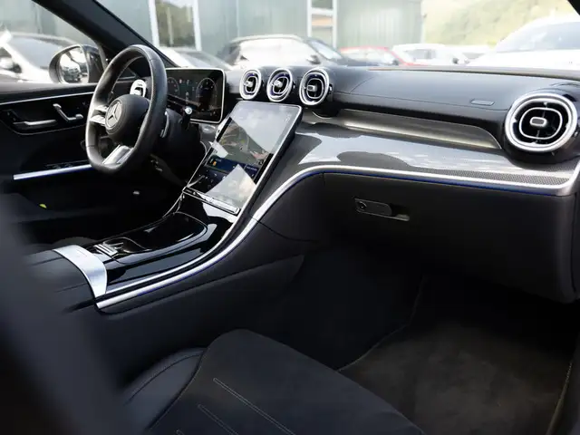 Mercedes-Benz C-Class view 3