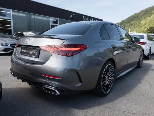 Mercedes-Benz C-Class view 4