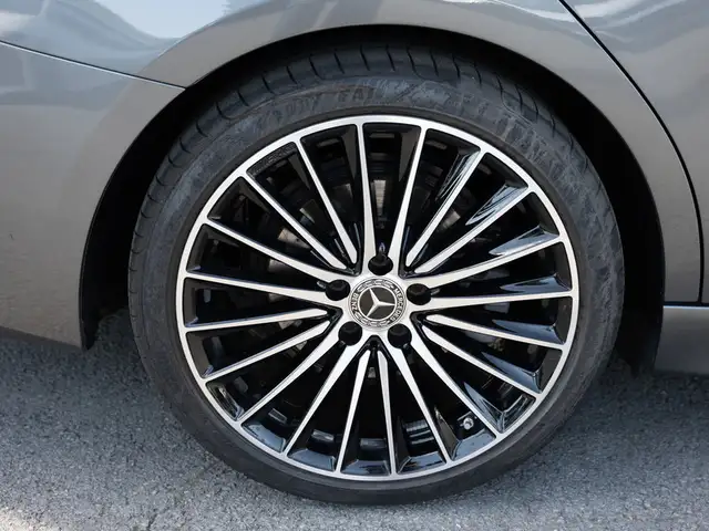 Mercedes-Benz C-Class view 6