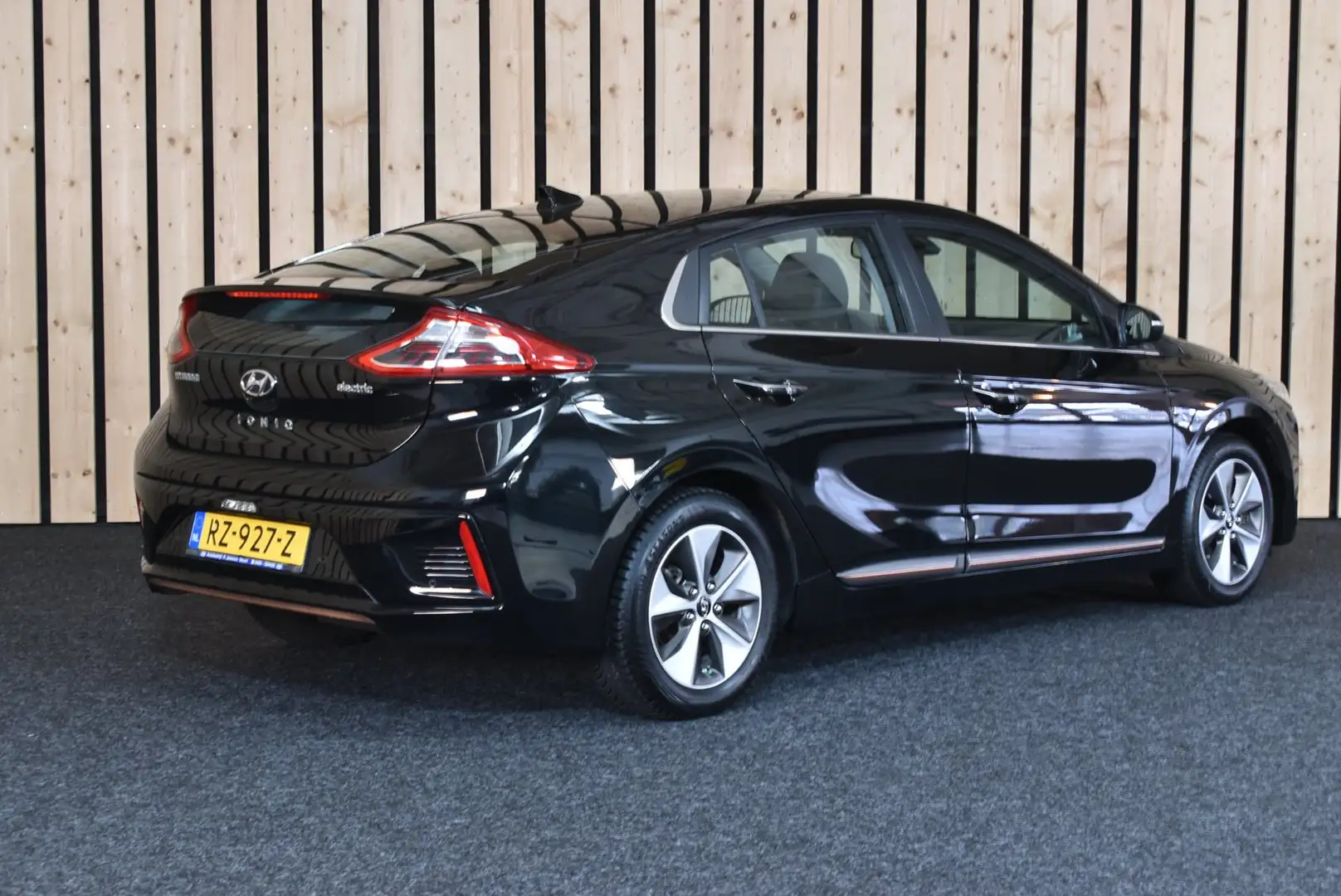 Hyundai IONIQ Premium EV 101dkm Leer Camera Navi PDC Schuifdak N Negro - 2
