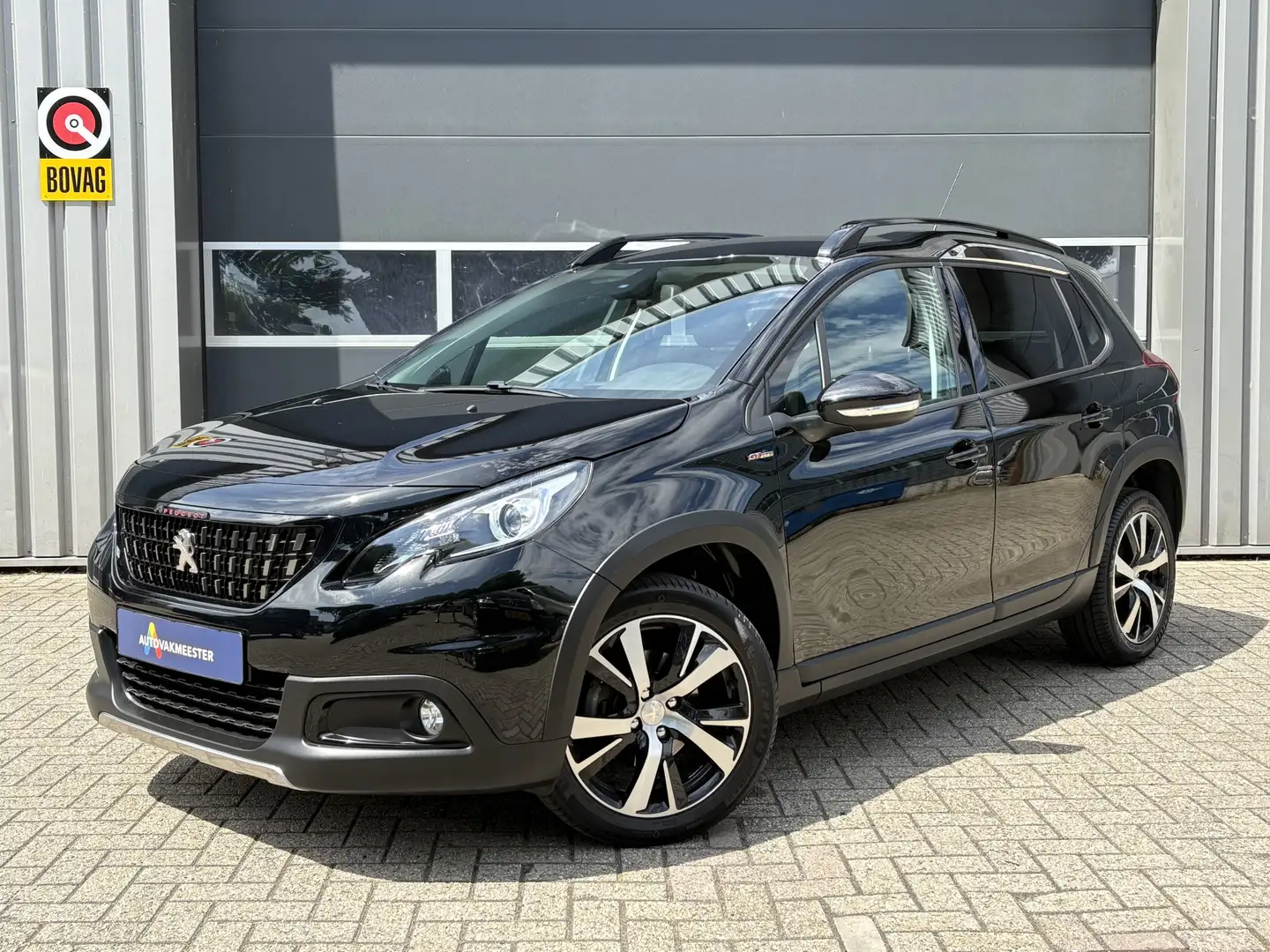 Peugeot 2008 1.2 PureTech GT-Line Automaat | Navi | Carplay/And Zwart - 1