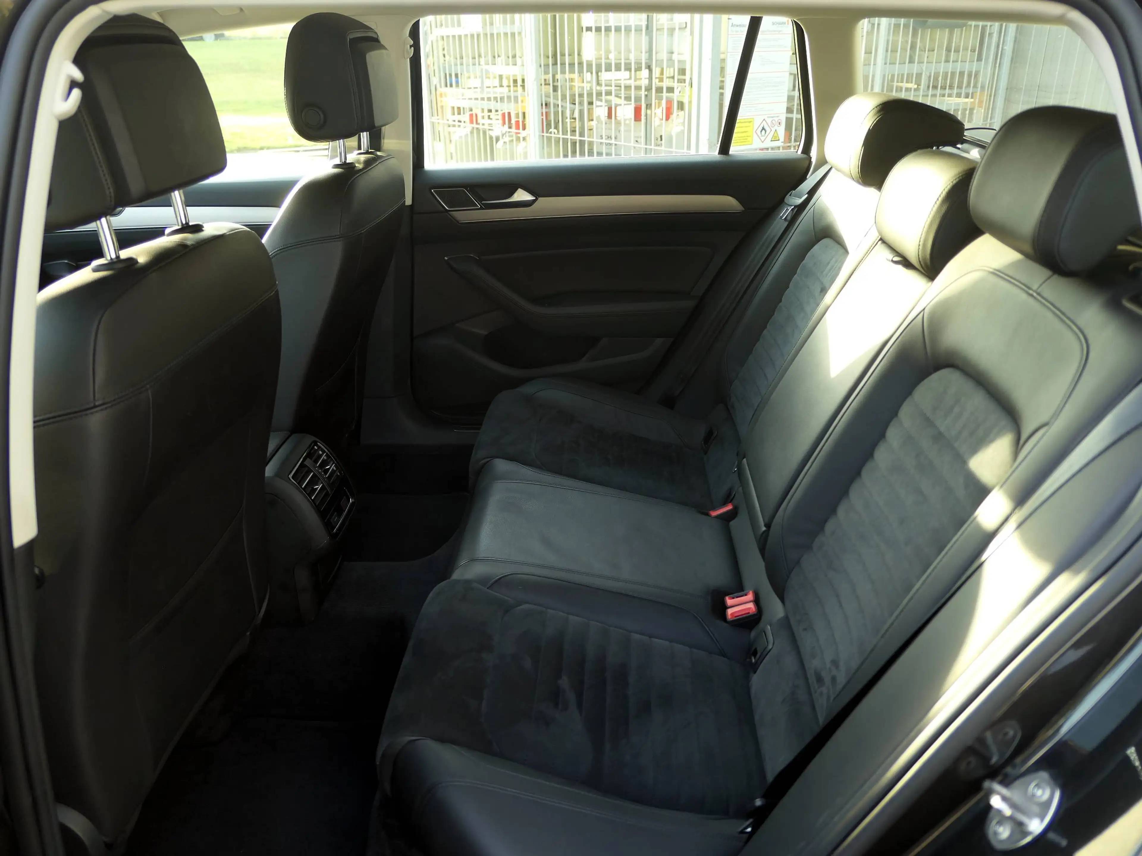 Volkswagen Passat Variant Highline 4Motion BMT/Start-Stop AHK LED Alu 18 Zoll+Reifen neu — photo 14