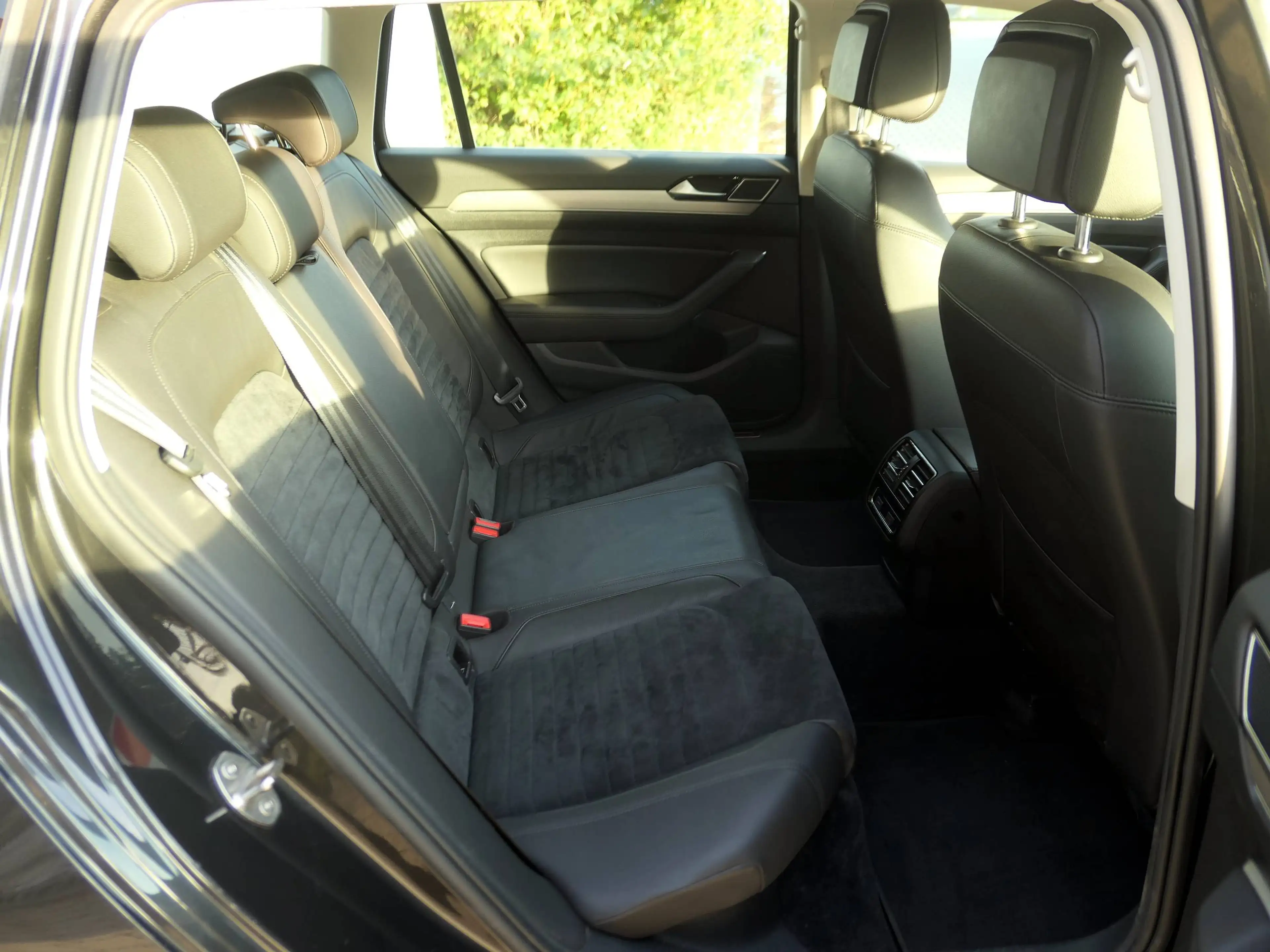 Volkswagen Passat Variant Highline 4Motion BMT/Start-Stop AHK LED Alu 18 Zoll+Reifen neu — photo 15