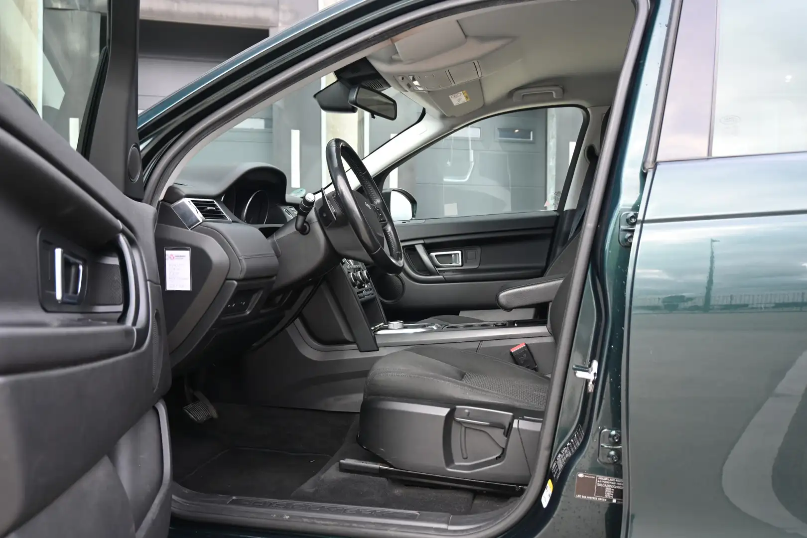 Land Rover Discovery Sport 2.0 TD4 Pure Vert - 2