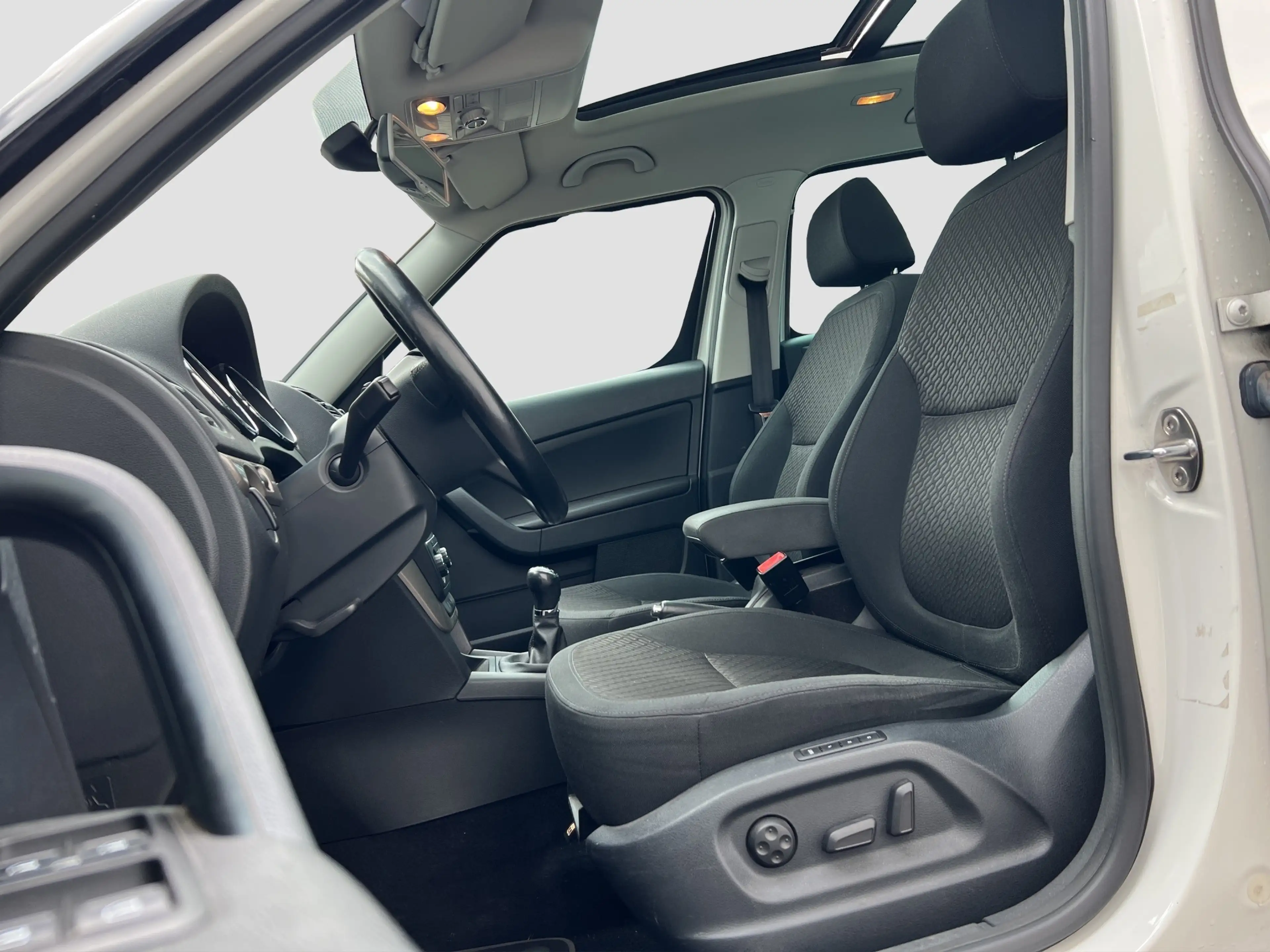 Skoda Yeti 2.0 TDI Elegance Outdoor 4x4 AHK PANO NAVI — photo 10