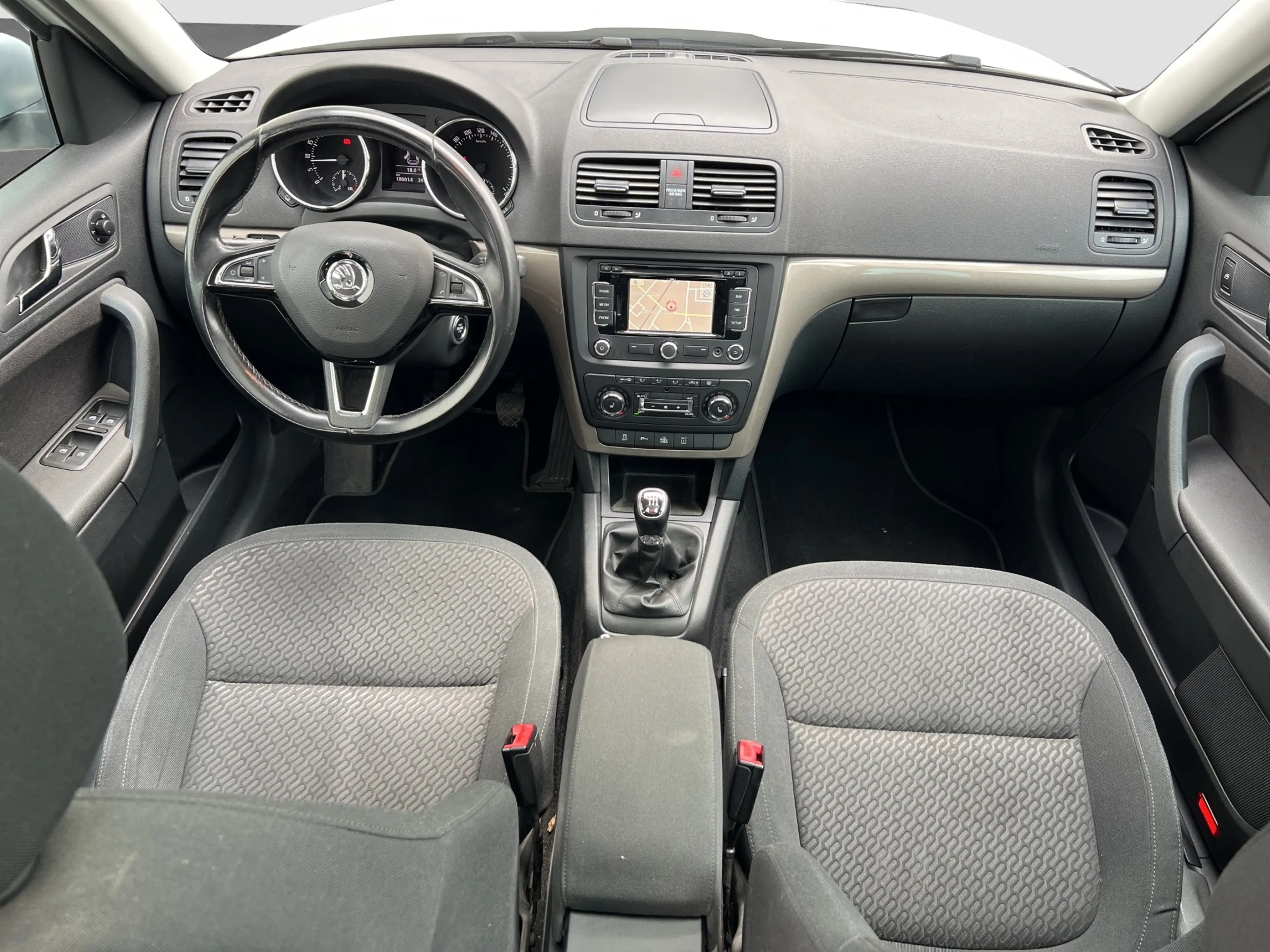 Skoda Yeti 2.0 TDI Elegance Outdoor 4x4 AHK PANO NAVI — photo 13