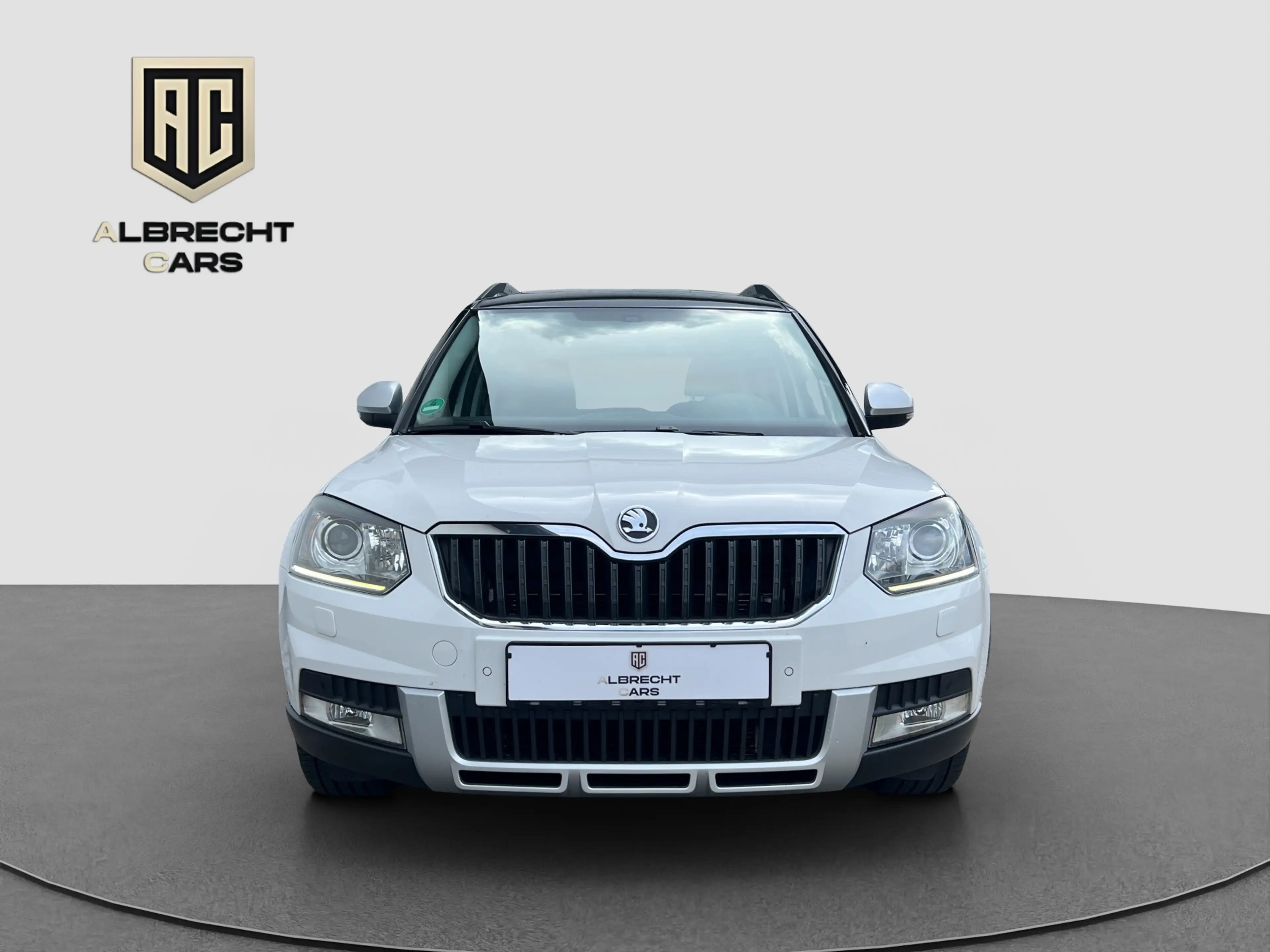 Skoda Yeti 2.0 TDI Elegance Outdoor 4x4 AHK PANO NAVI — photo 2