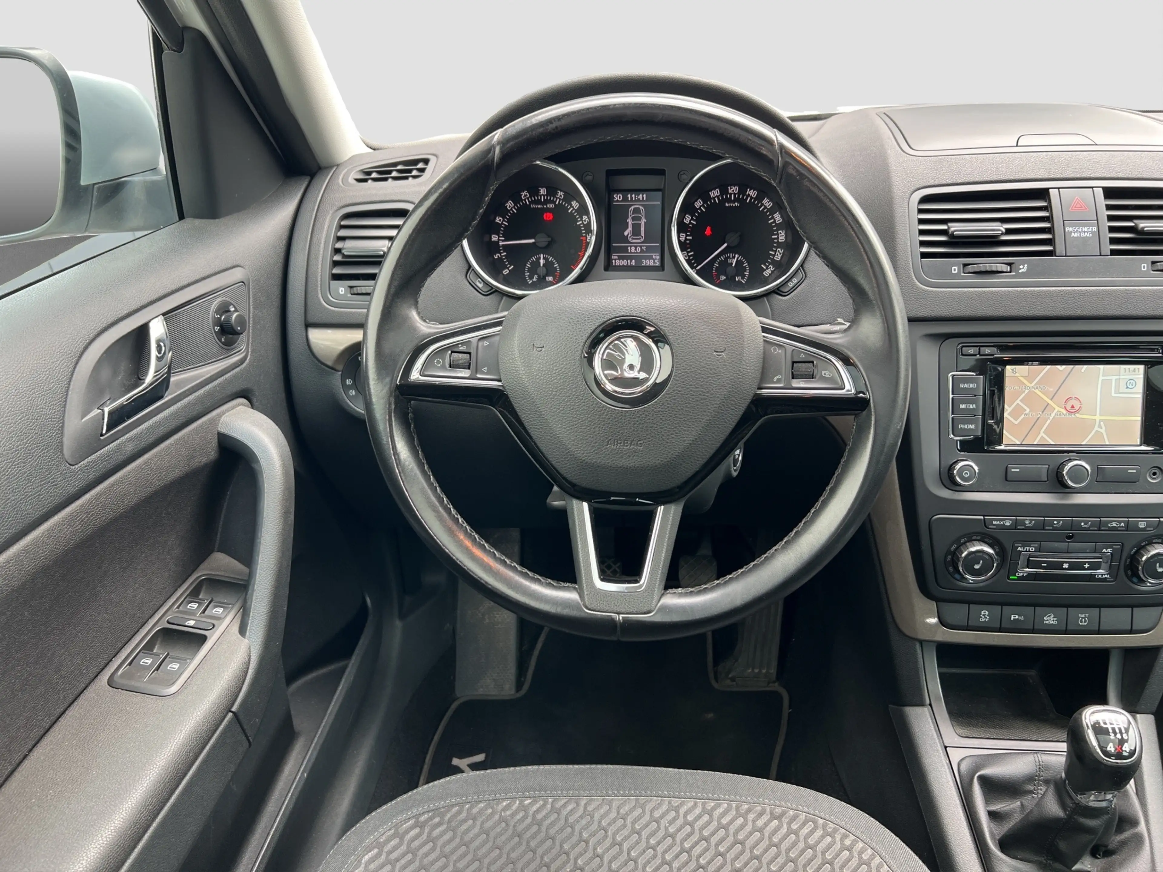 Skoda Yeti 2.0 TDI Elegance Outdoor 4x4 AHK PANO NAVI — photo 12