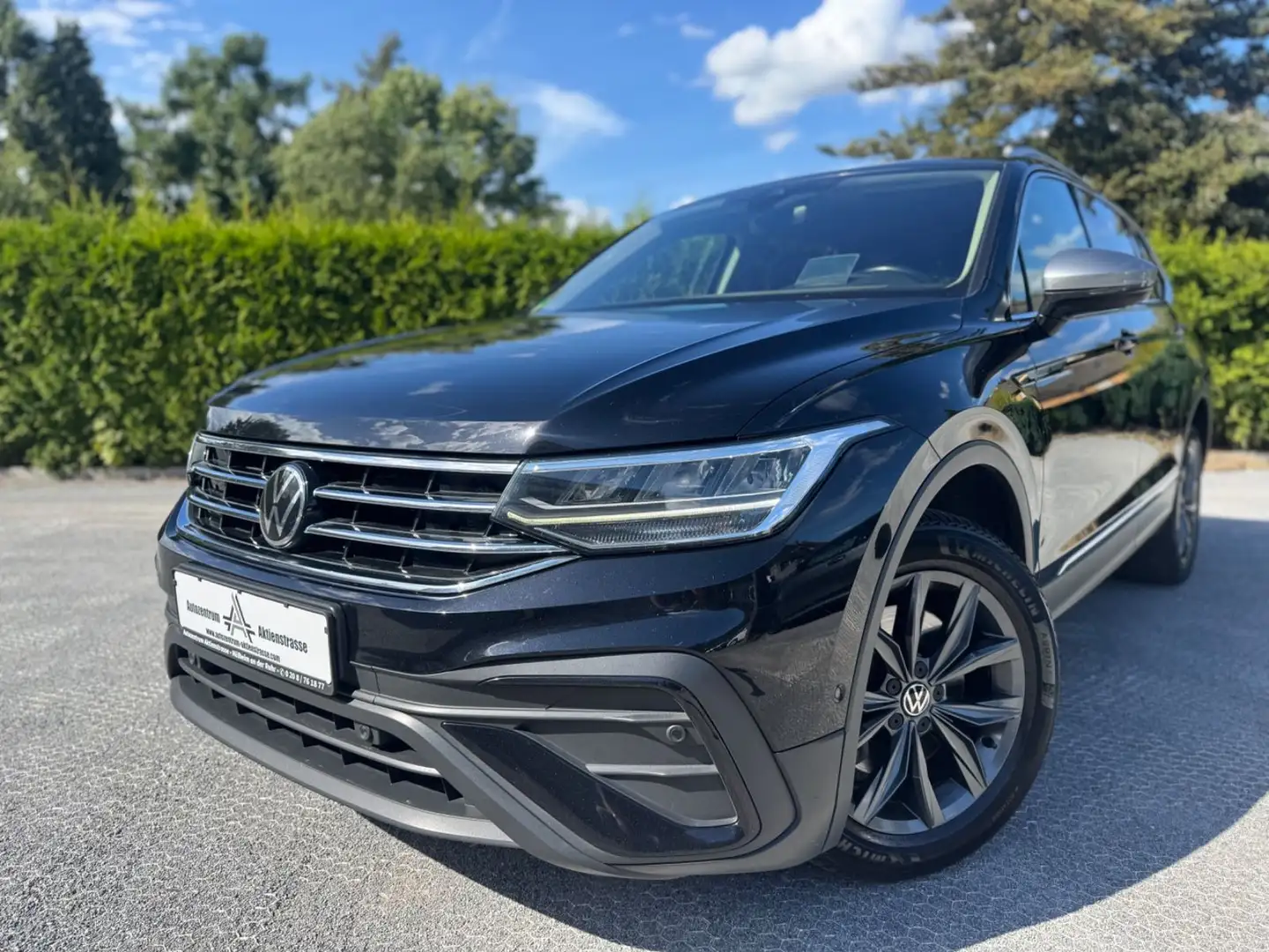Volkswagen Tiguan Allspace 7sitzer Kamera AHK LED Navi Schwarz - 1