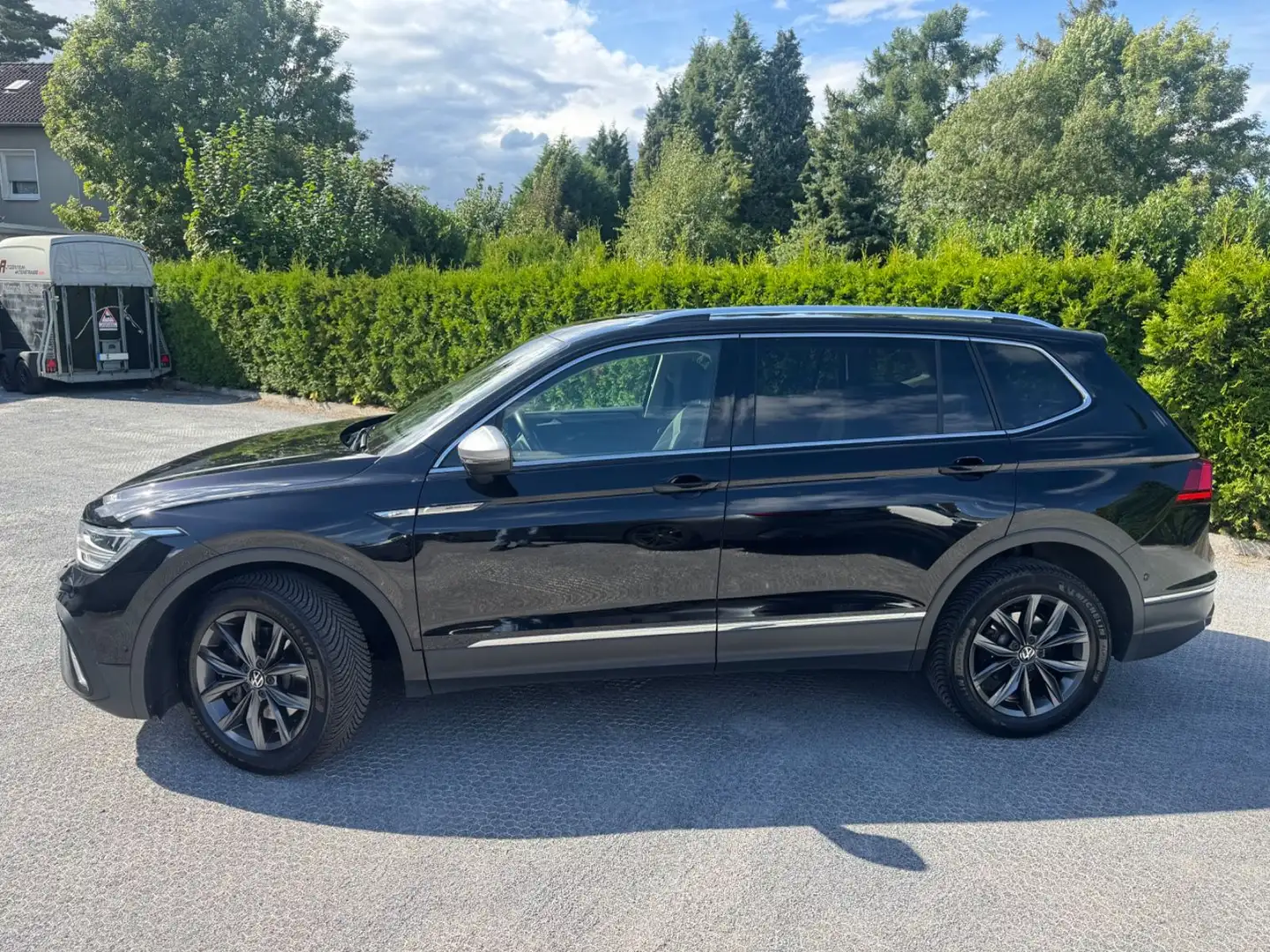 Volkswagen Tiguan Allspace 7sitzer Kamera AHK LED Navi Schwarz - 2