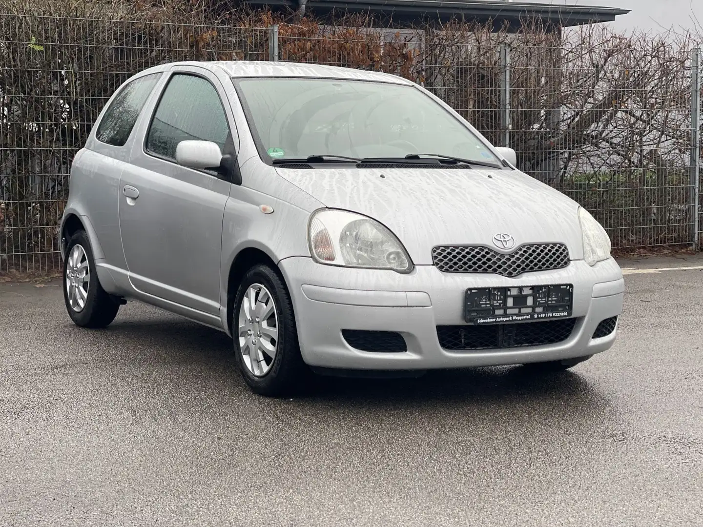 Toyota Yaris 1.3 Automatik Klima TÜV Neu + Inspektion Silber - 2