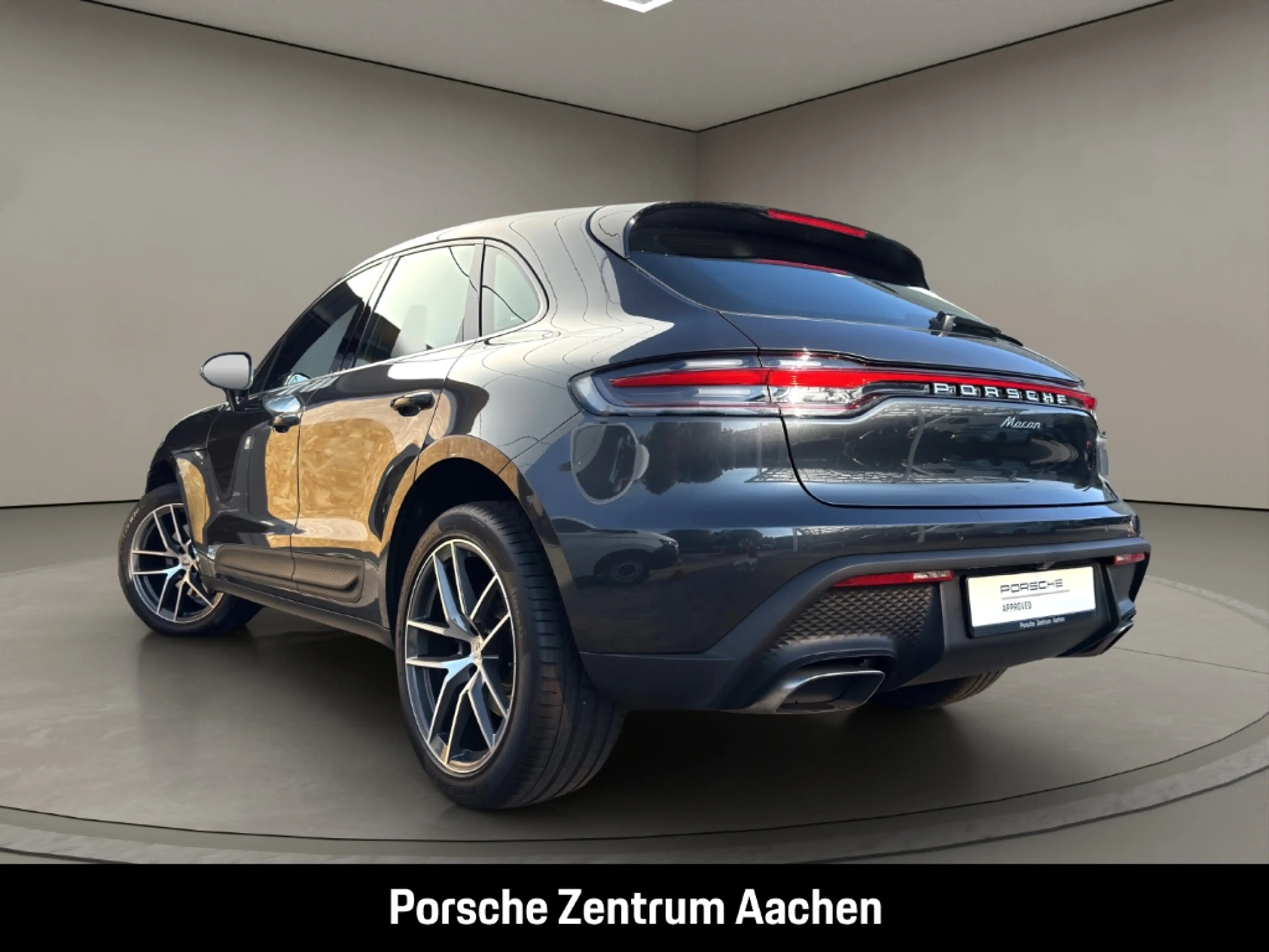 Porsche Macan — photo 3