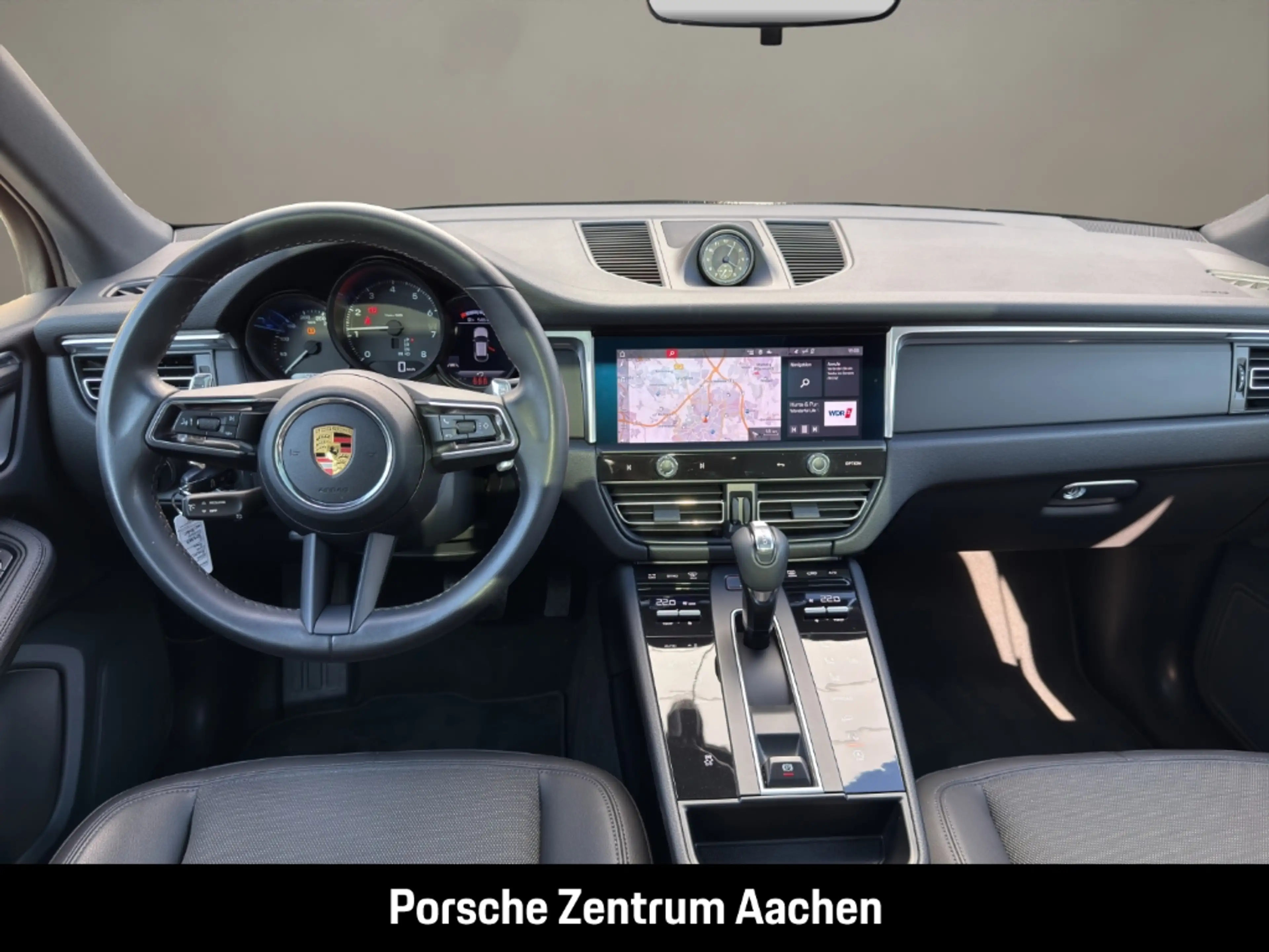 Porsche Macan — photo 13