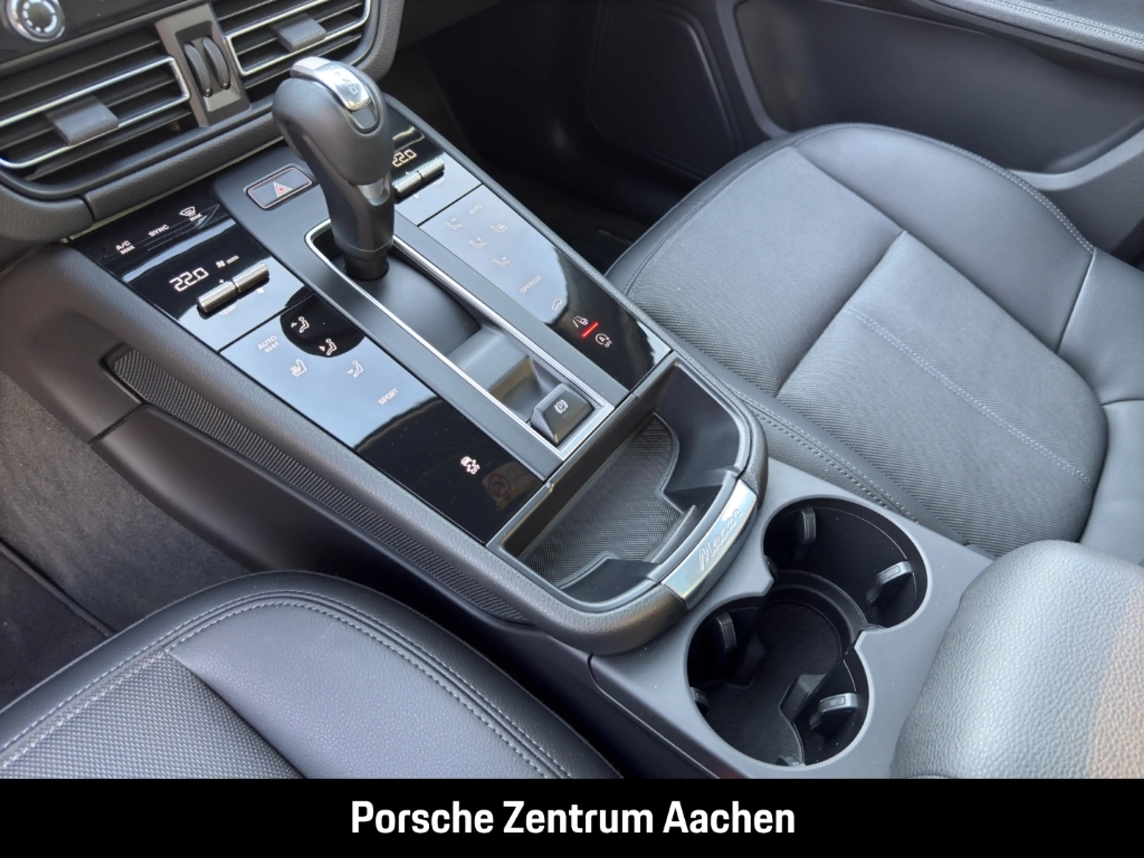 Porsche Macan — photo 29