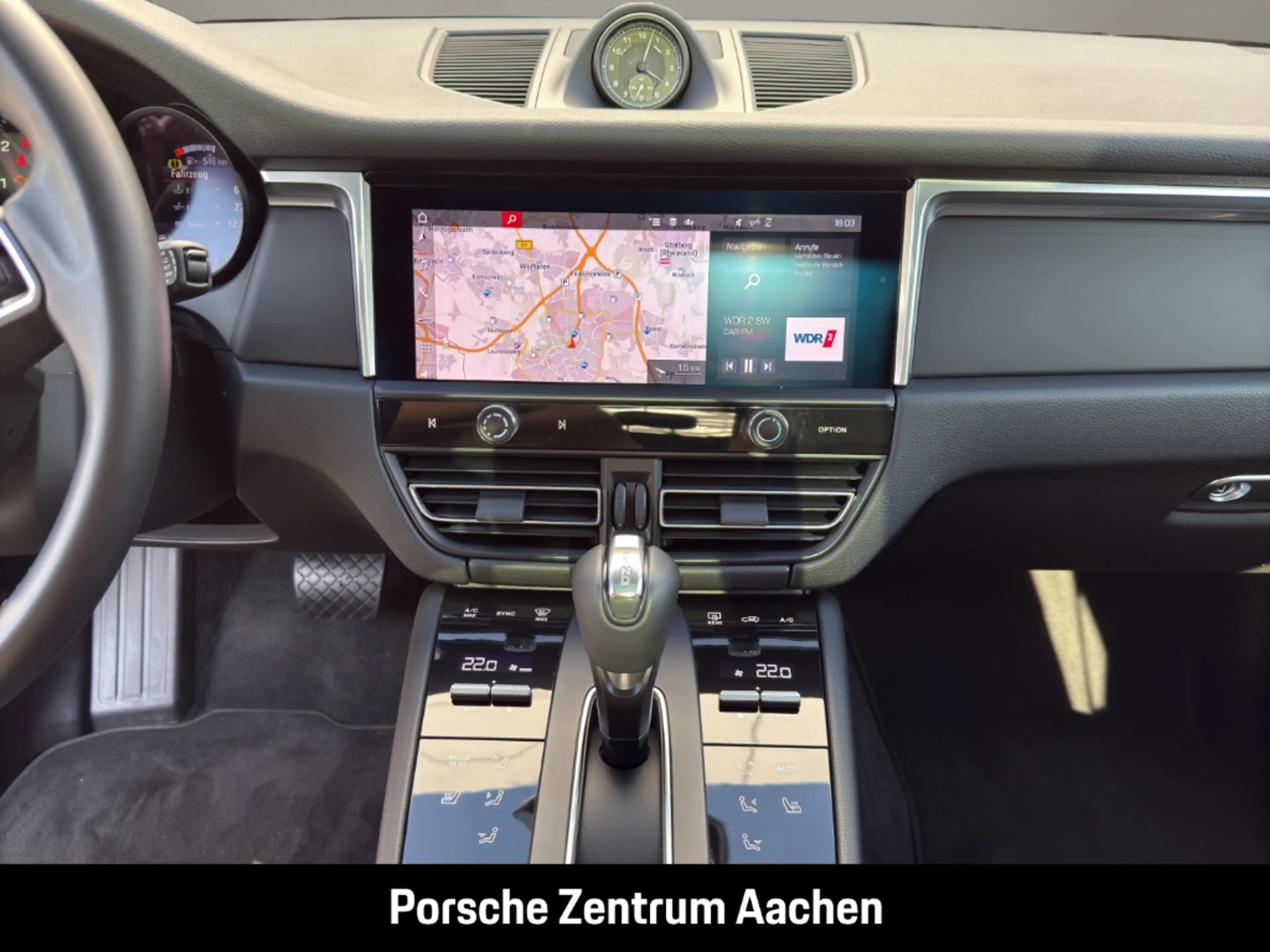 Porsche Macan — photo 17