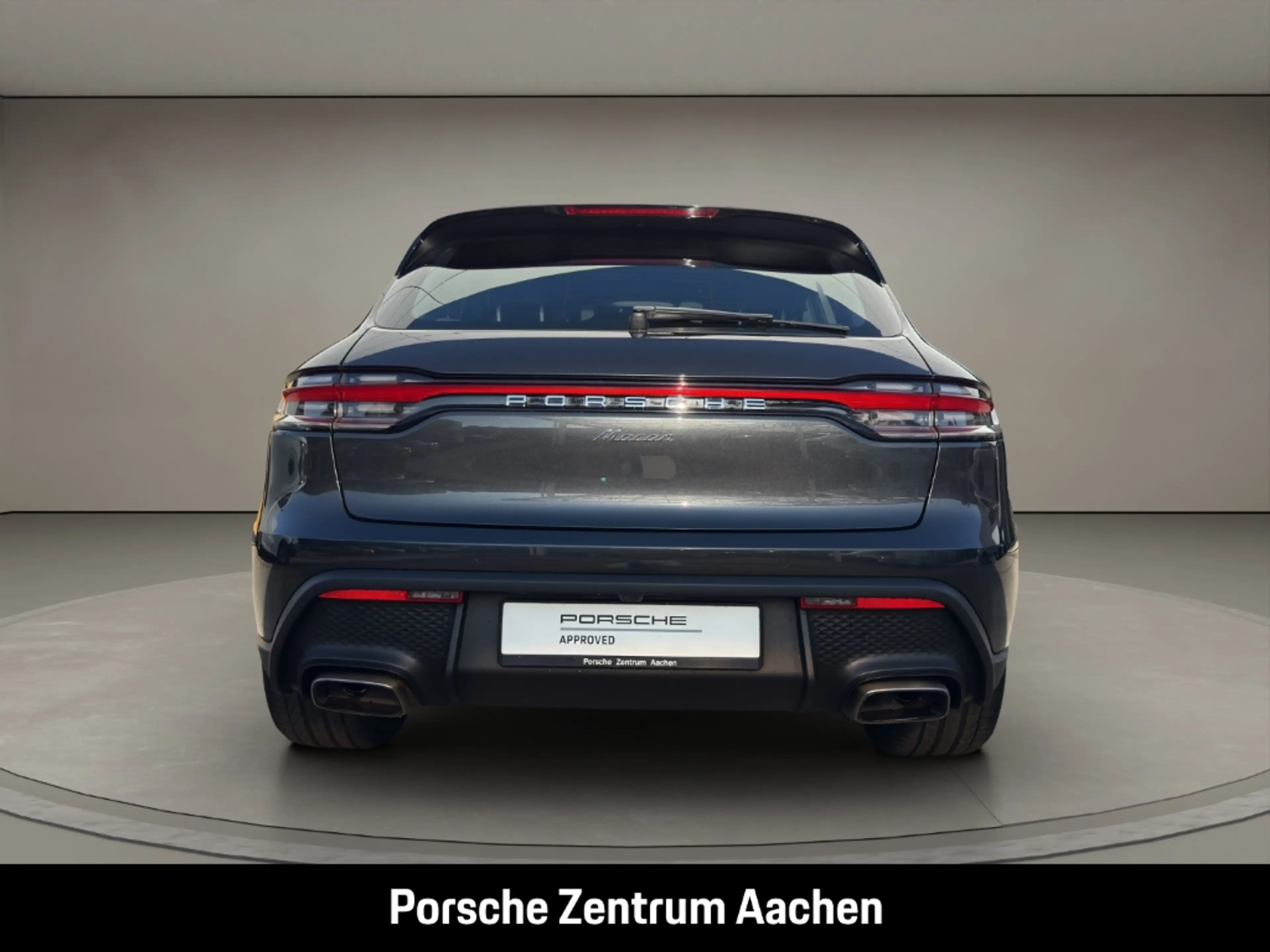 Porsche Macan — photo 5