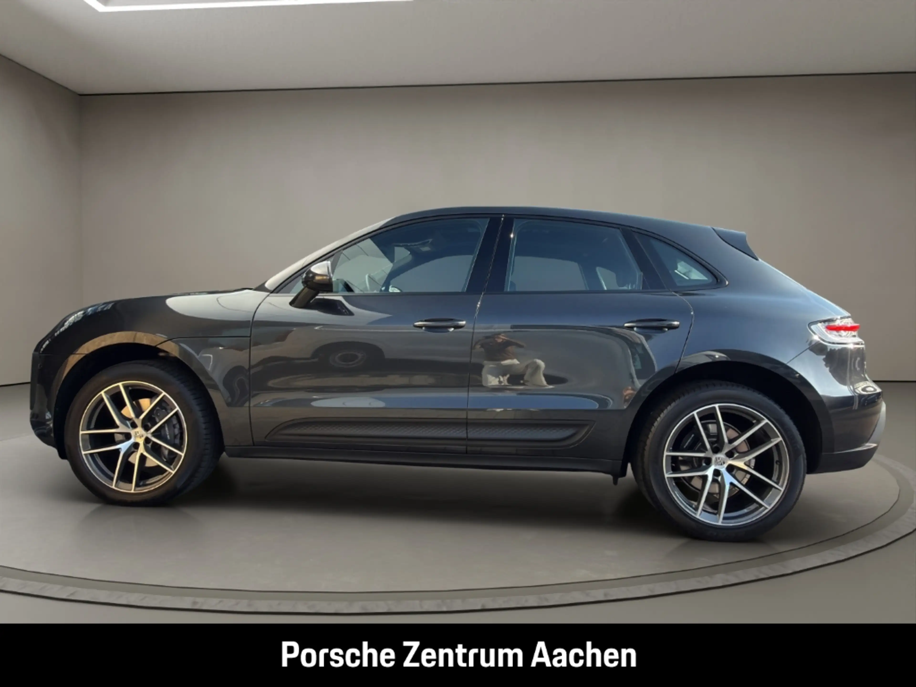 Porsche Macan — photo 2