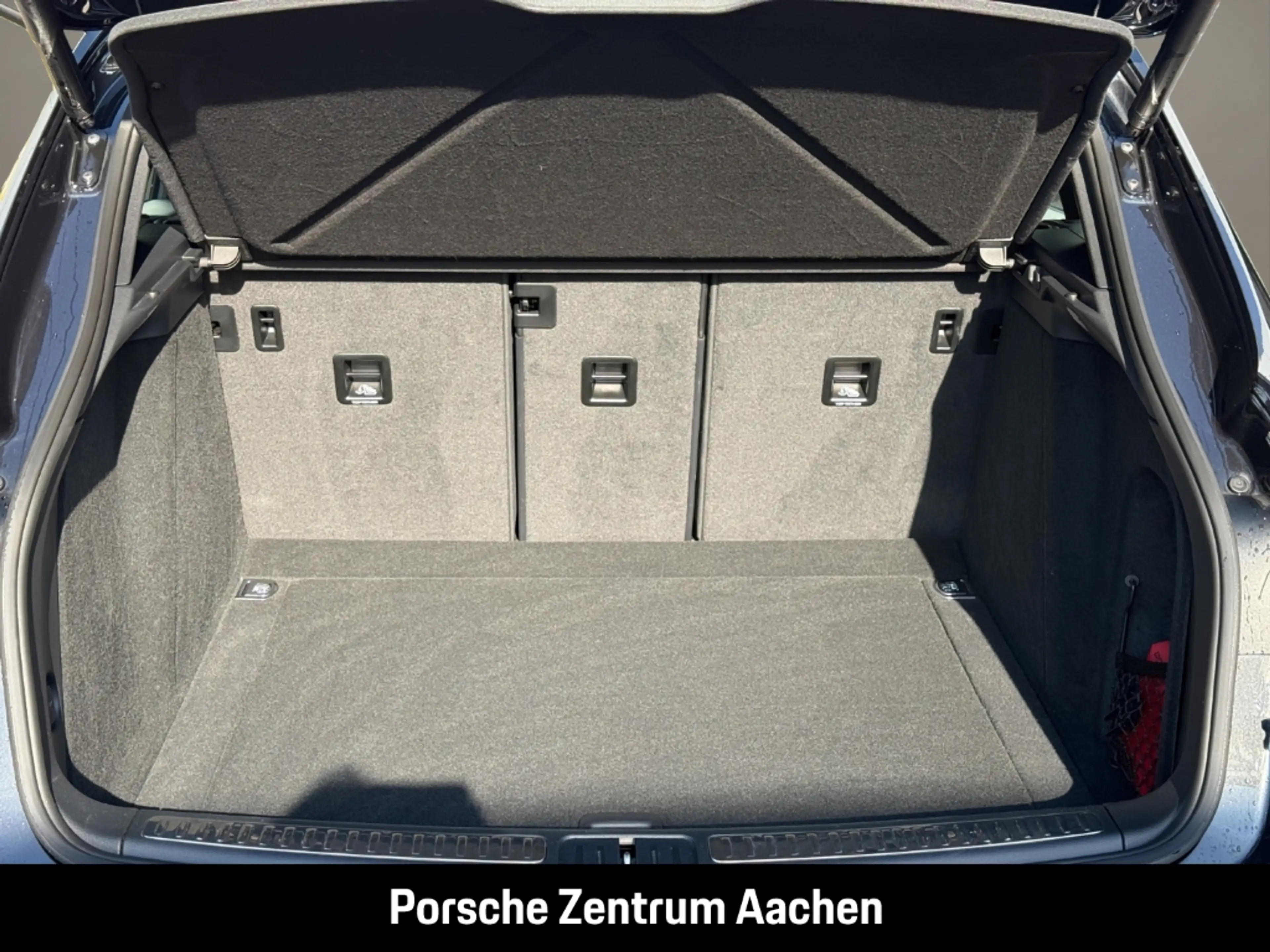 Porsche Macan — photo 9