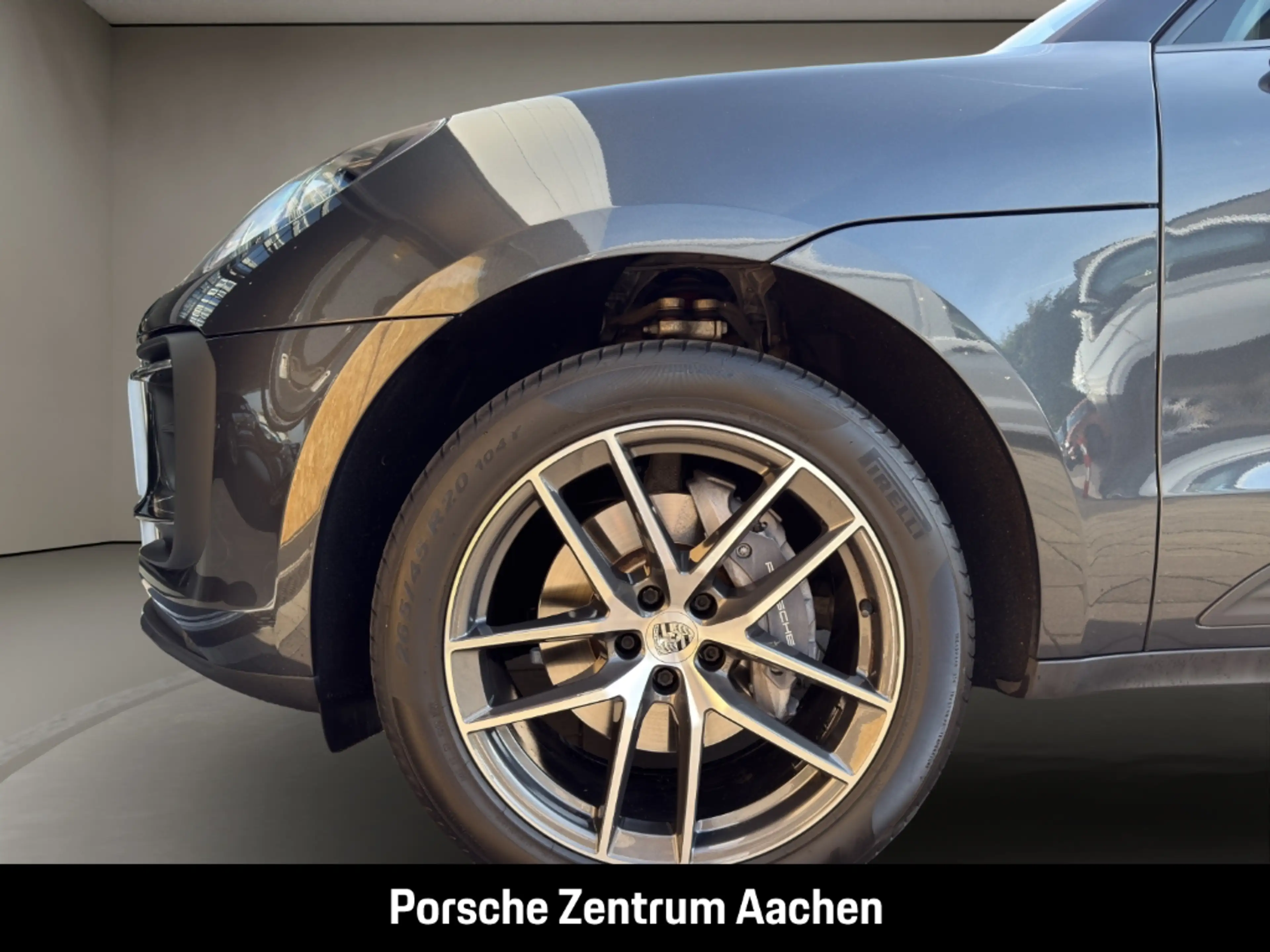Porsche Macan — photo 10
