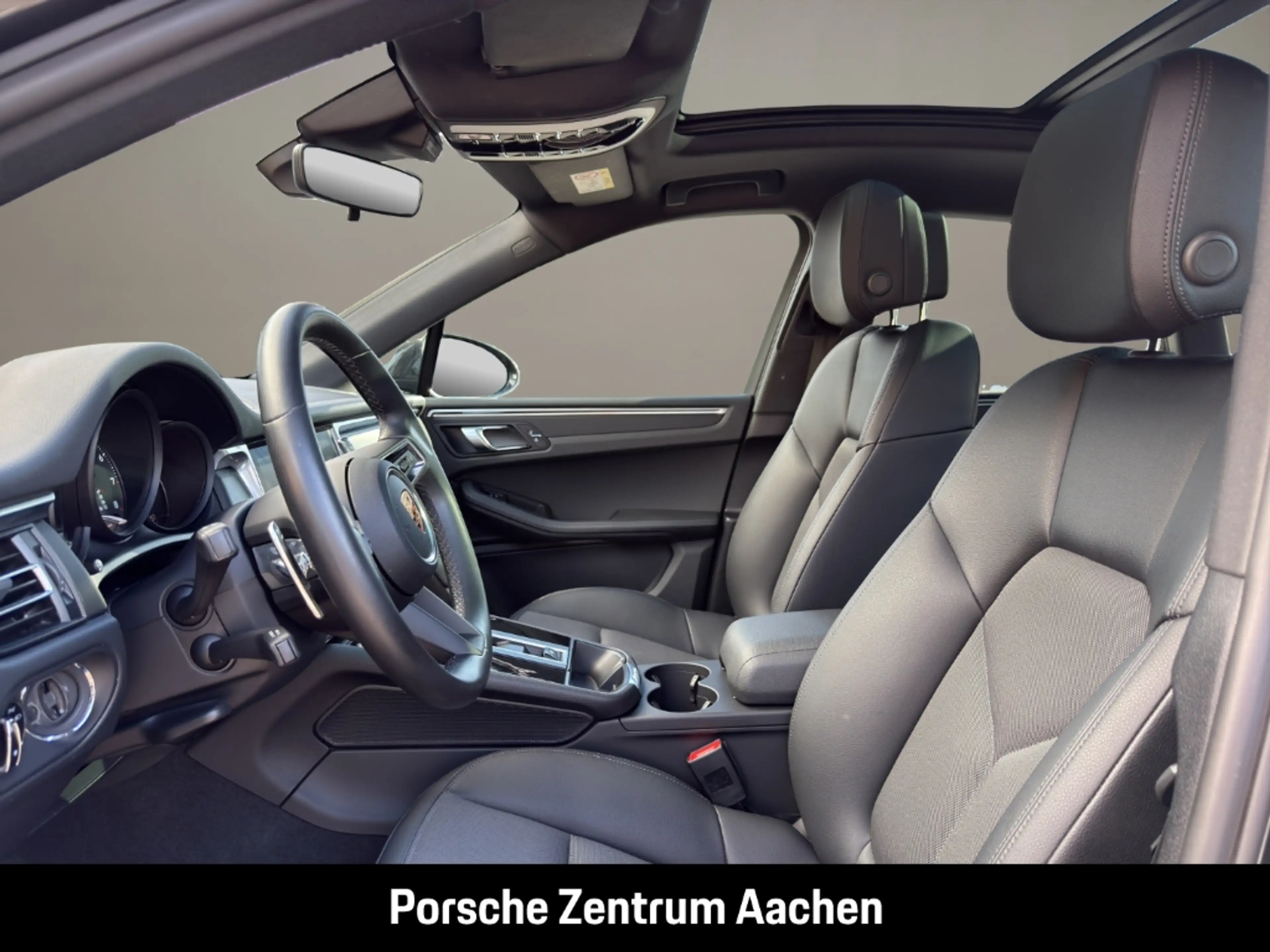 Porsche Macan — photo 11