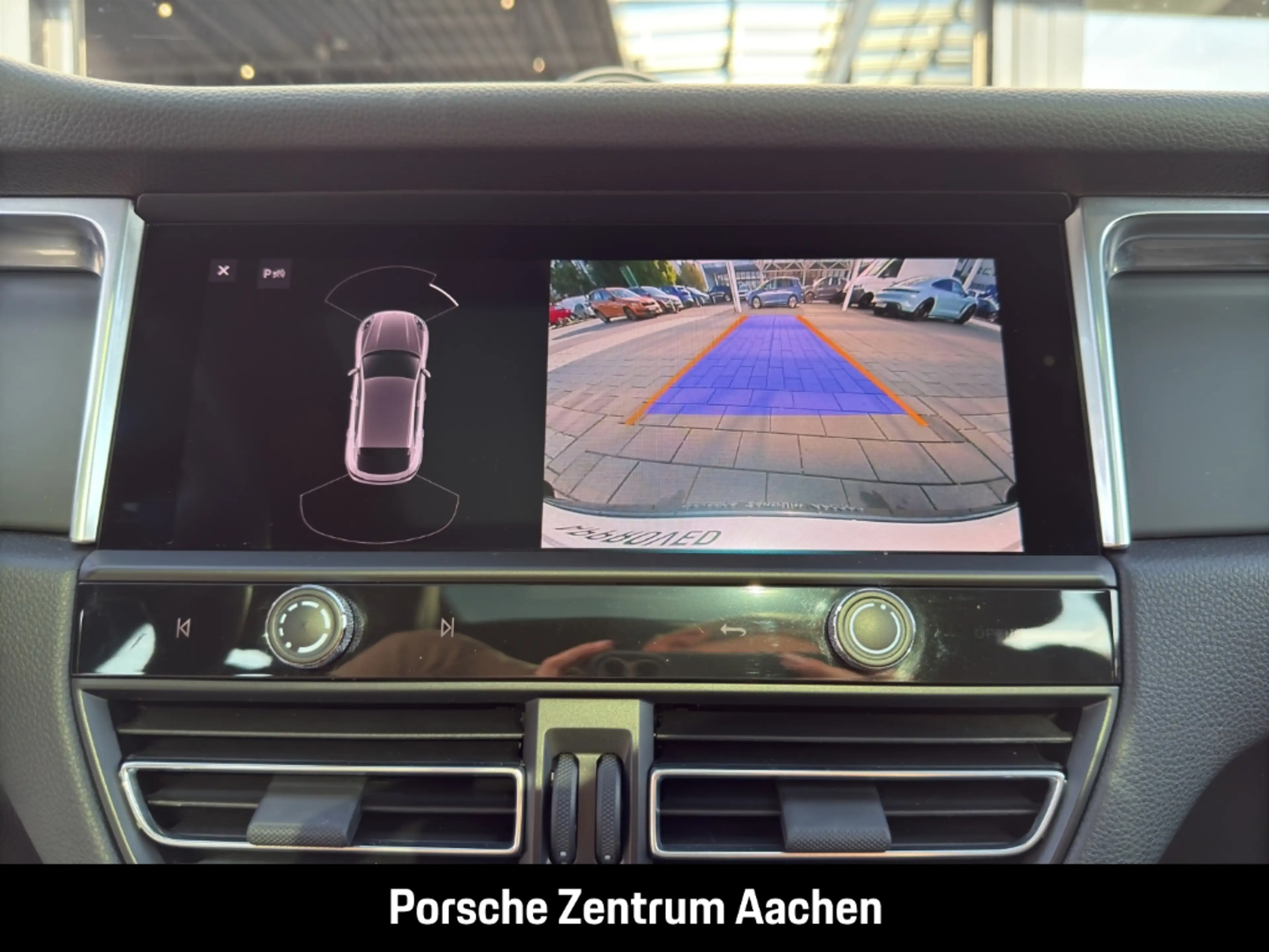 Porsche Macan — photo 28