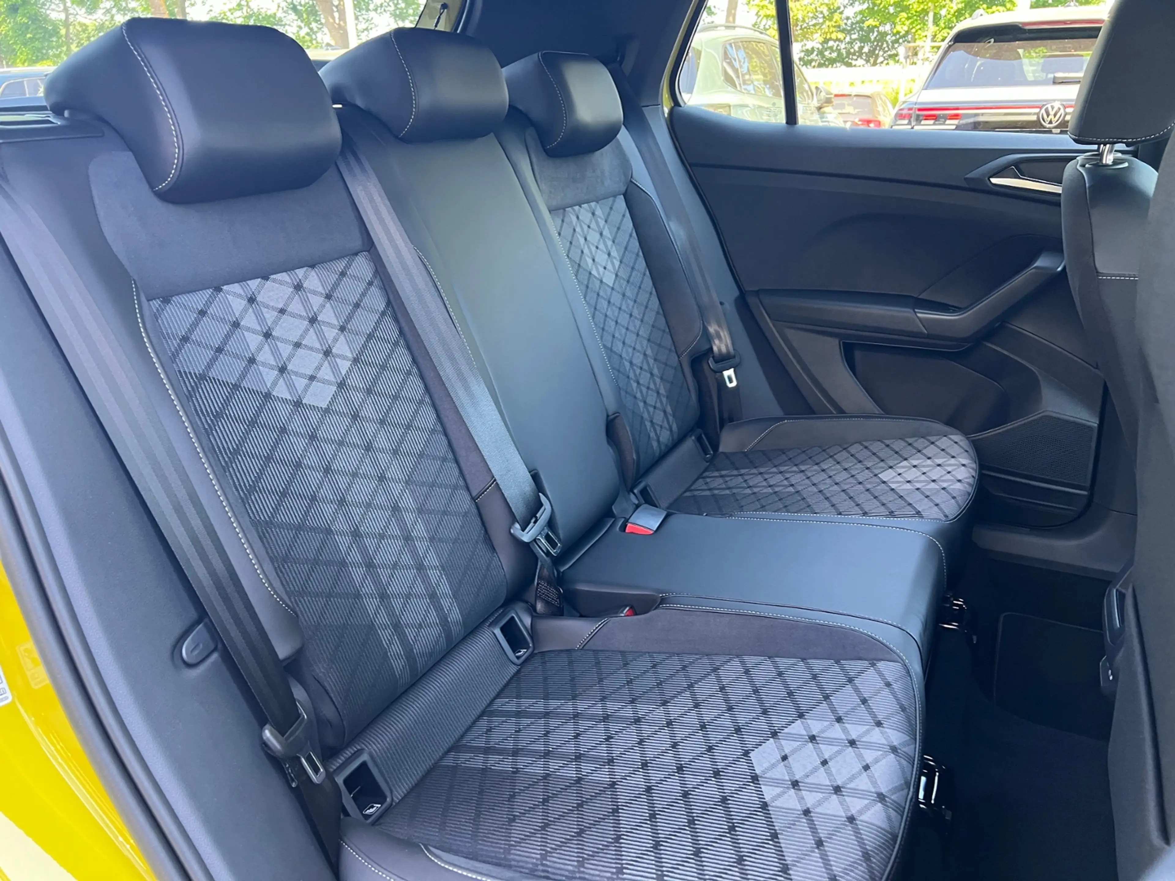 Volkswagen T-Cross R-Line 1.5 TSI DSG *AHK,BlackStyle,Navi,18"-LM* — photo 9