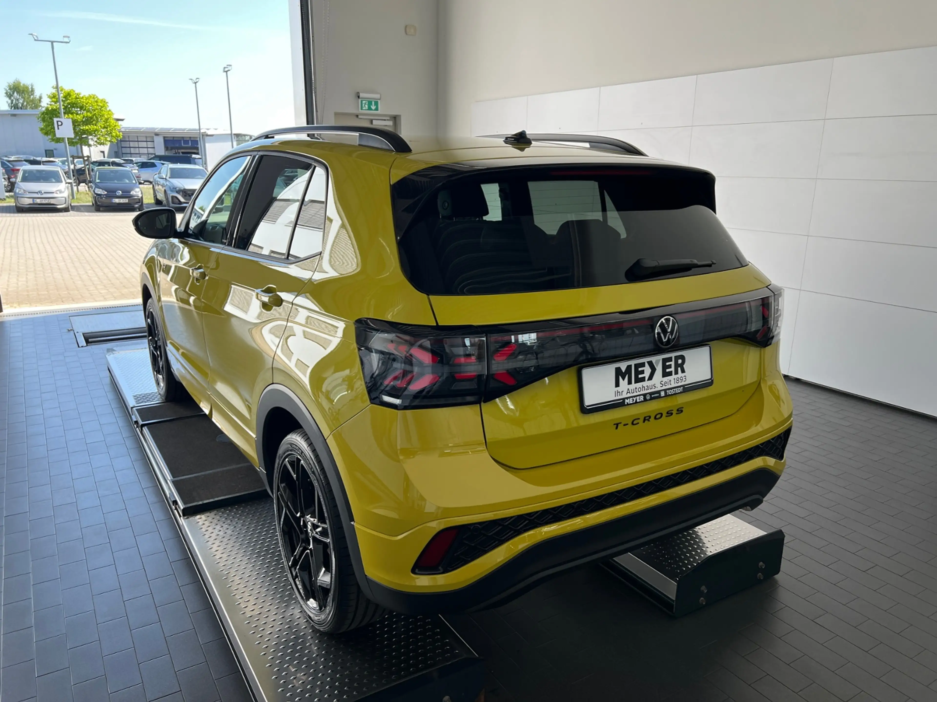 Volkswagen T-Cross R-Line 1.5 TSI DSG *AHK,BlackStyle,Navi,18"-LM* — photo 4