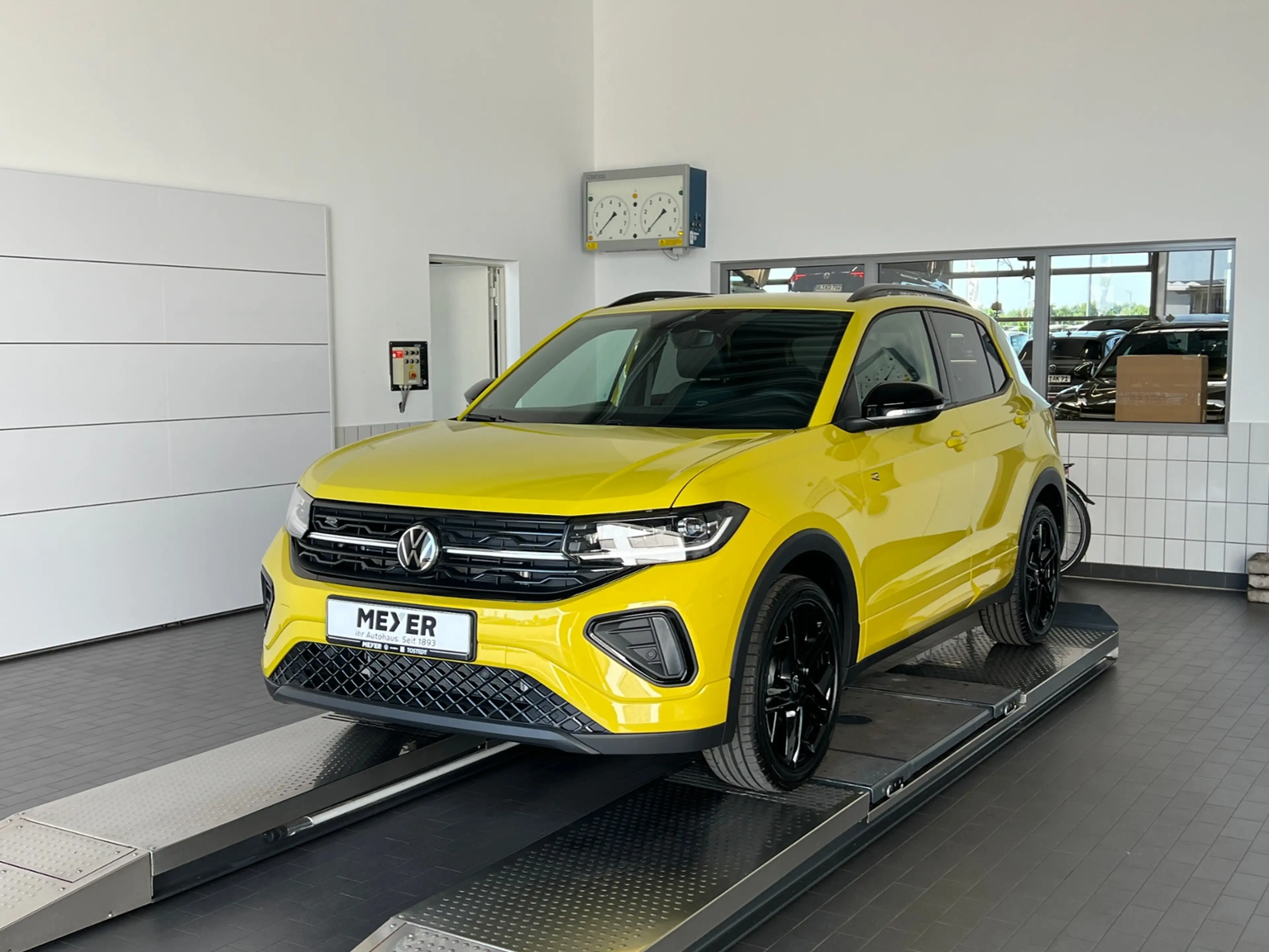 Volkswagen T-Cross R-Line 1.5 TSI DSG *AHK,BlackStyle,Navi,18"-LM* — photo 2