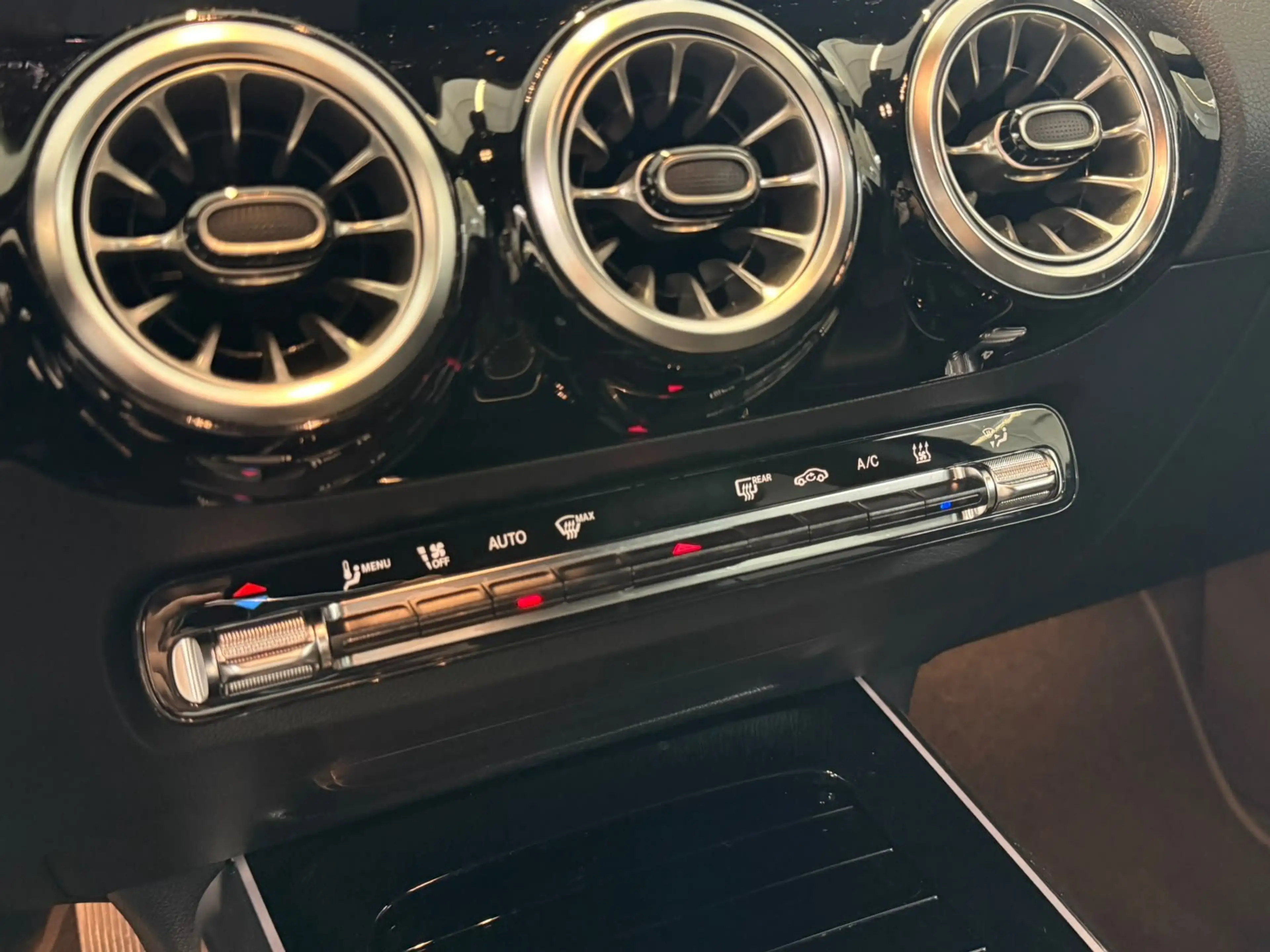 Mercedes-Benz EQA 250 Progressive KAMERA+TOTW+LED+CARPLAY+DAB — photo 15