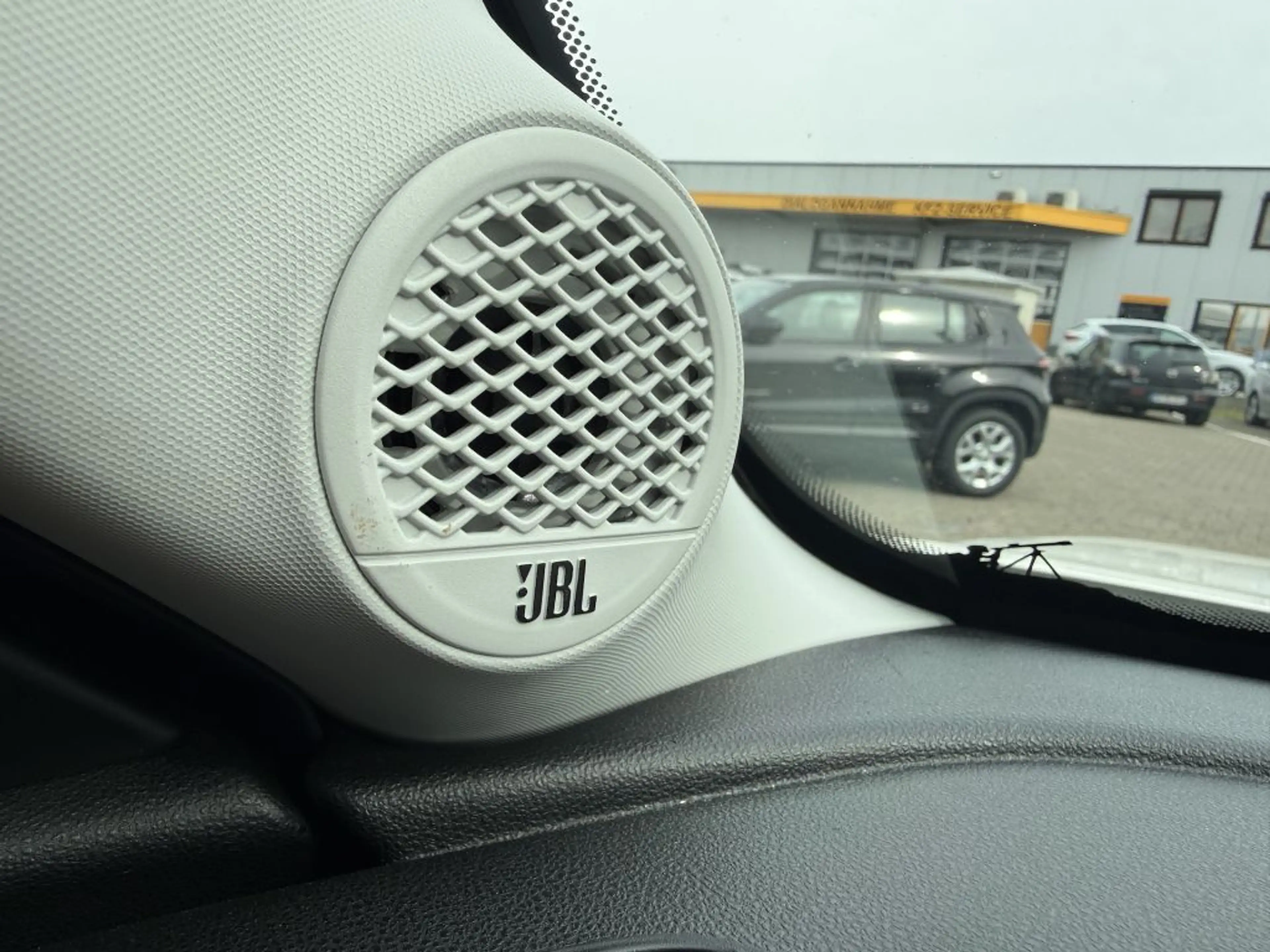 Jeep Avenger 1.2 GSE T3 Turbo-Benzin GDI Altitude — photo 21