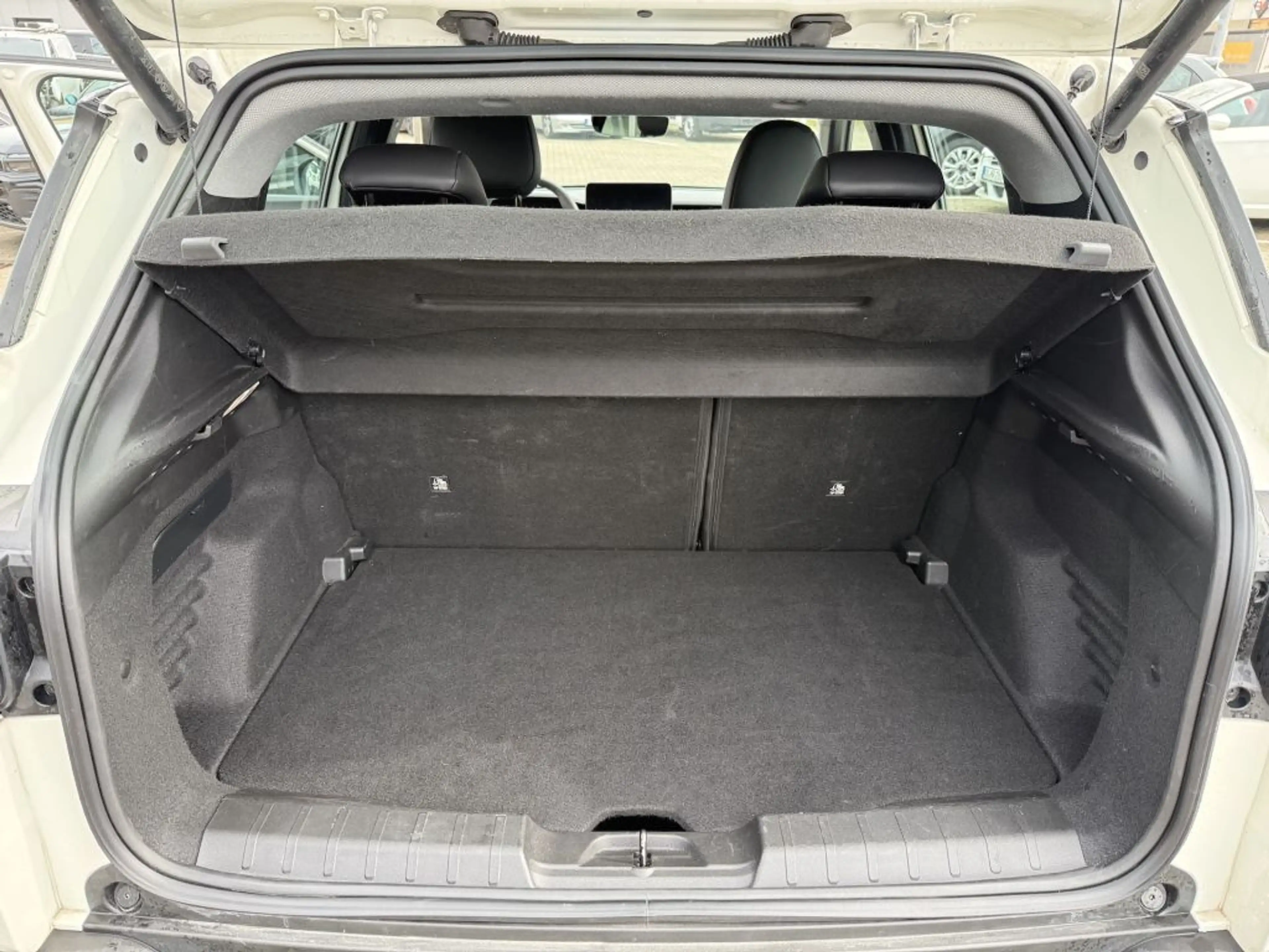 Jeep Avenger 1.2 GSE T3 Turbo-Benzin GDI Altitude — photo 14