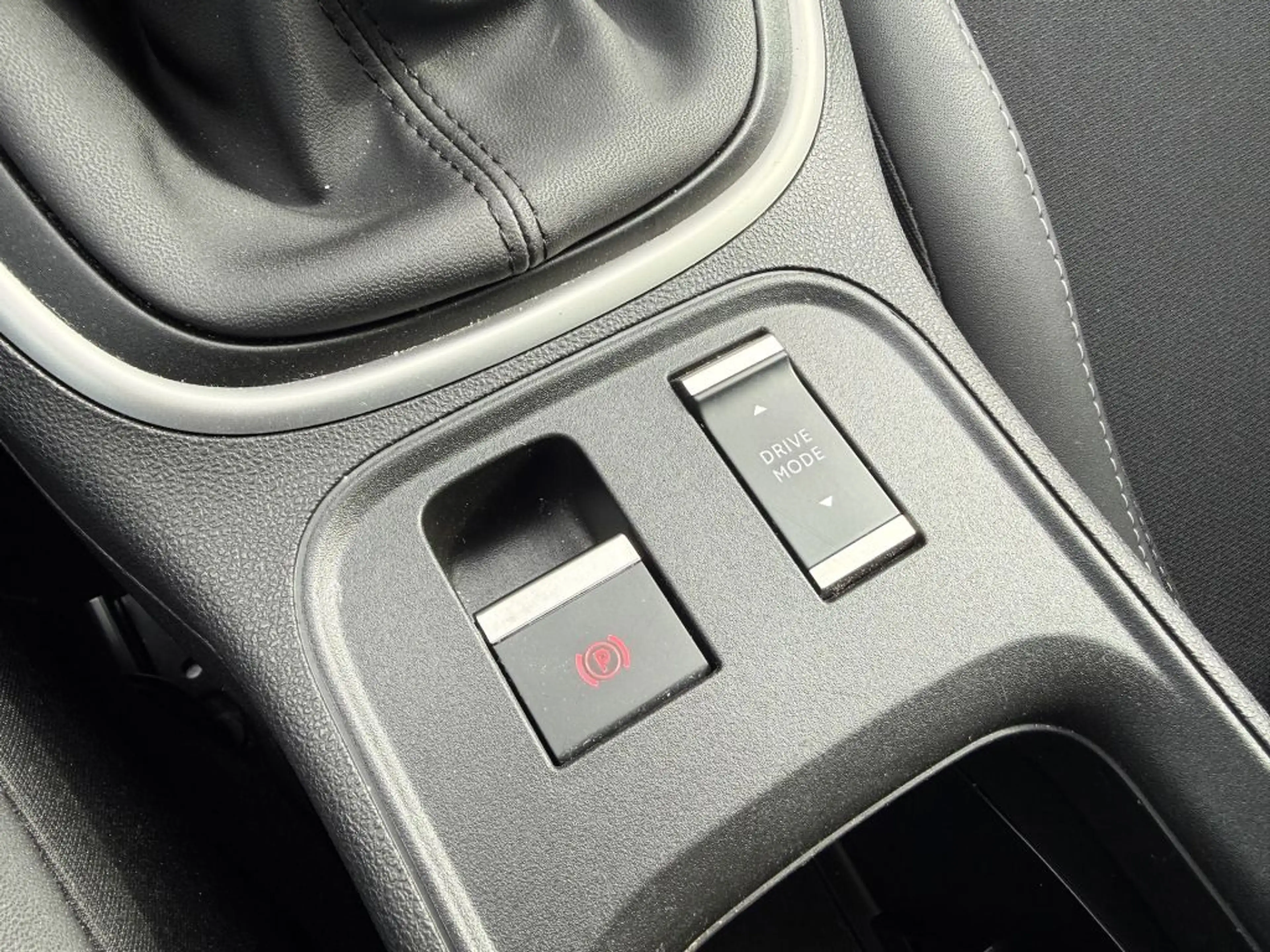 Jeep Avenger 1.2 GSE T3 Turbo-Benzin GDI Altitude — photo 18