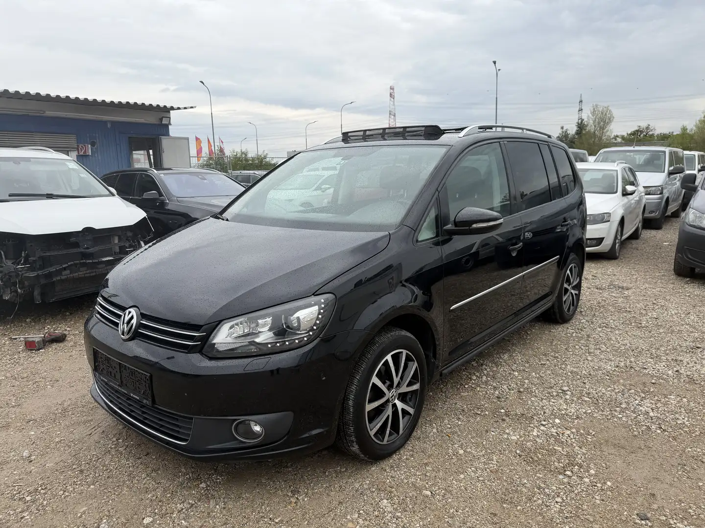 Volkswagen Touran Sky 1,6 BMT TDI DPF DSG Schwarz - 2