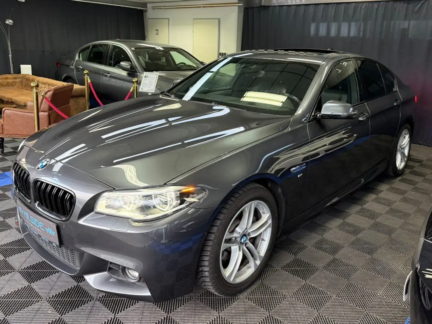 BMW 520 - 520d xDrive DPF Grau - 2