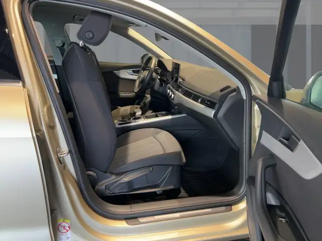 Audi A4 view 8